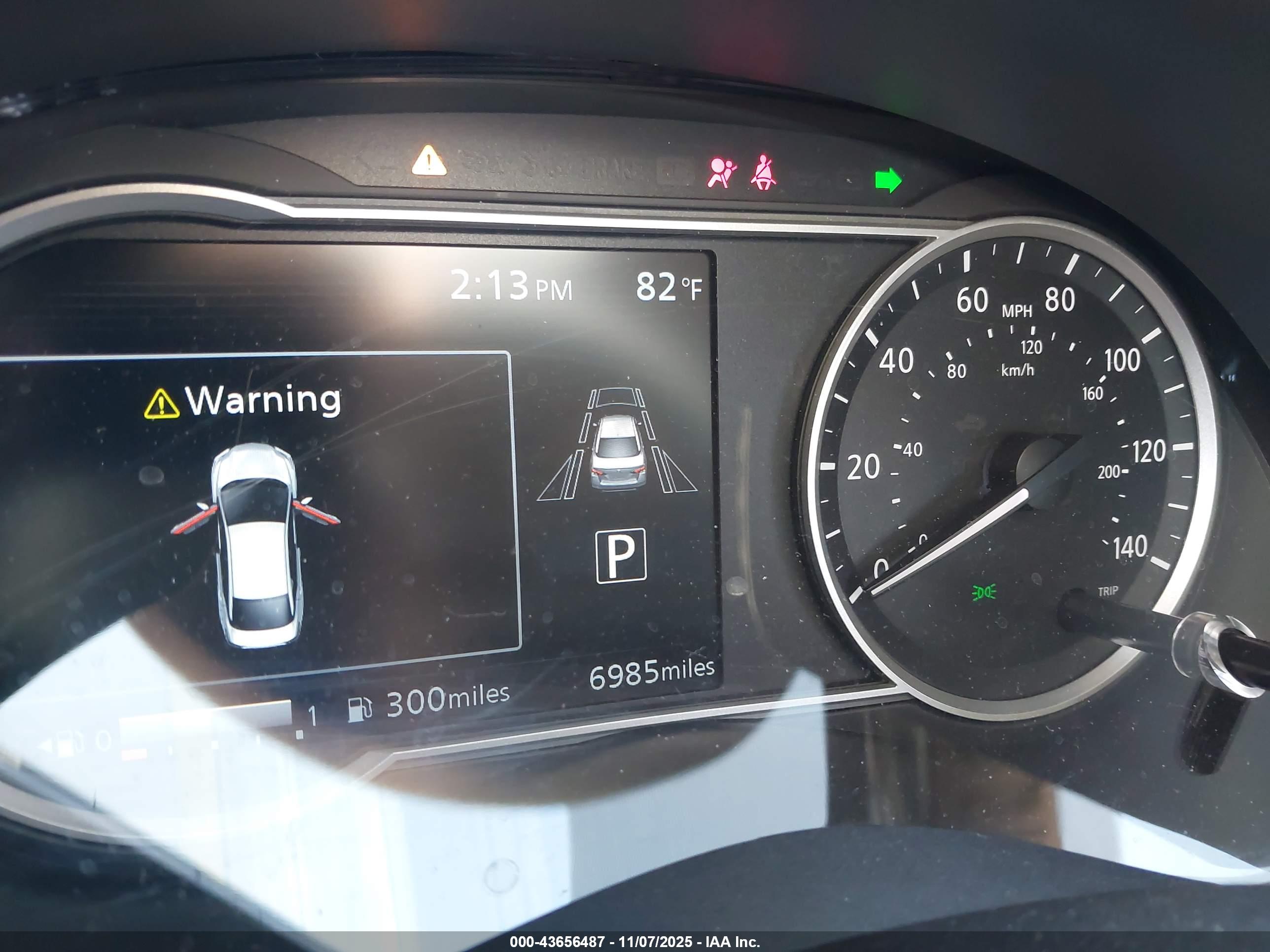 NISSAN VERSA image 7