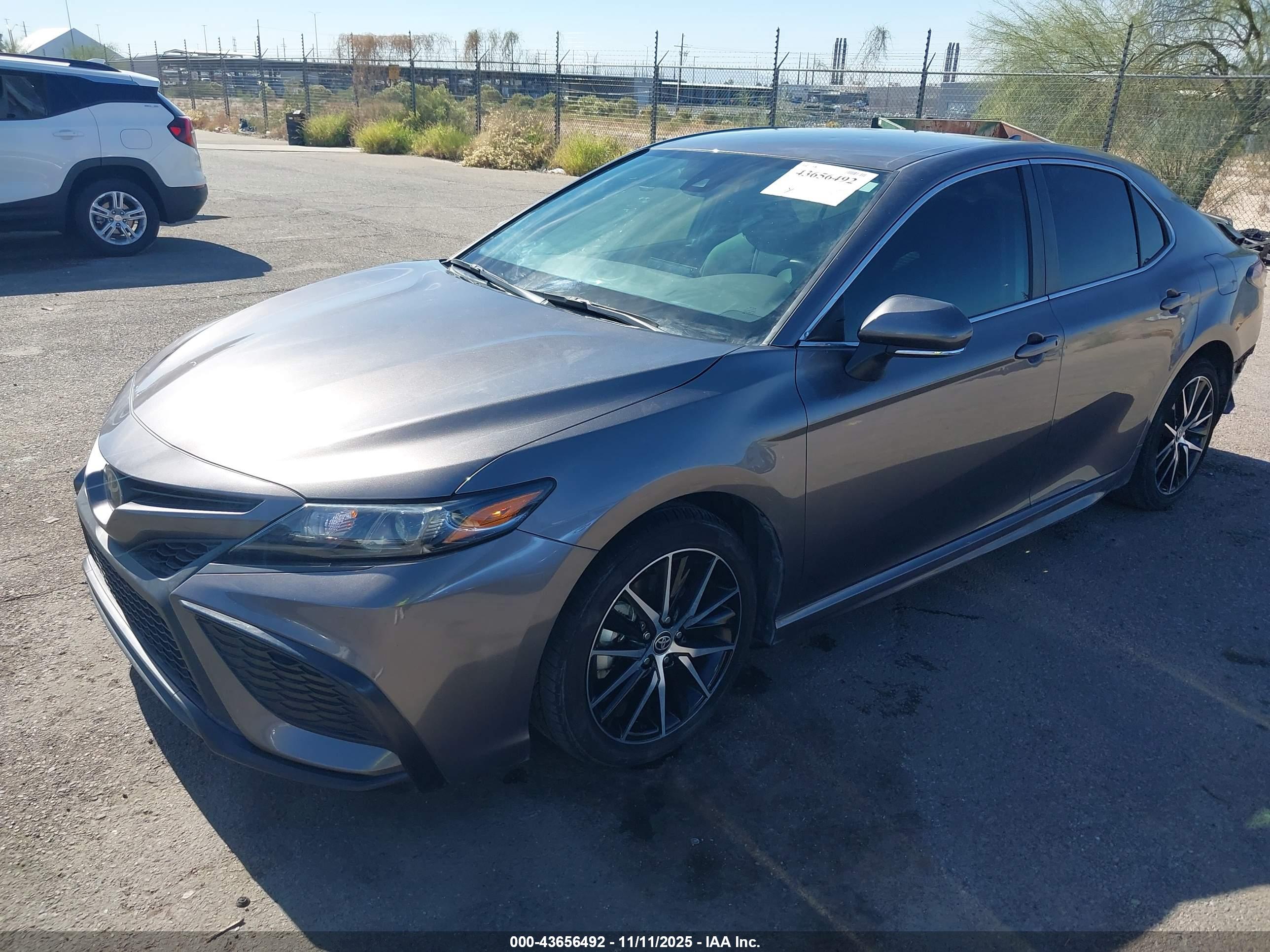 TOYOTA CAMRY image 2
