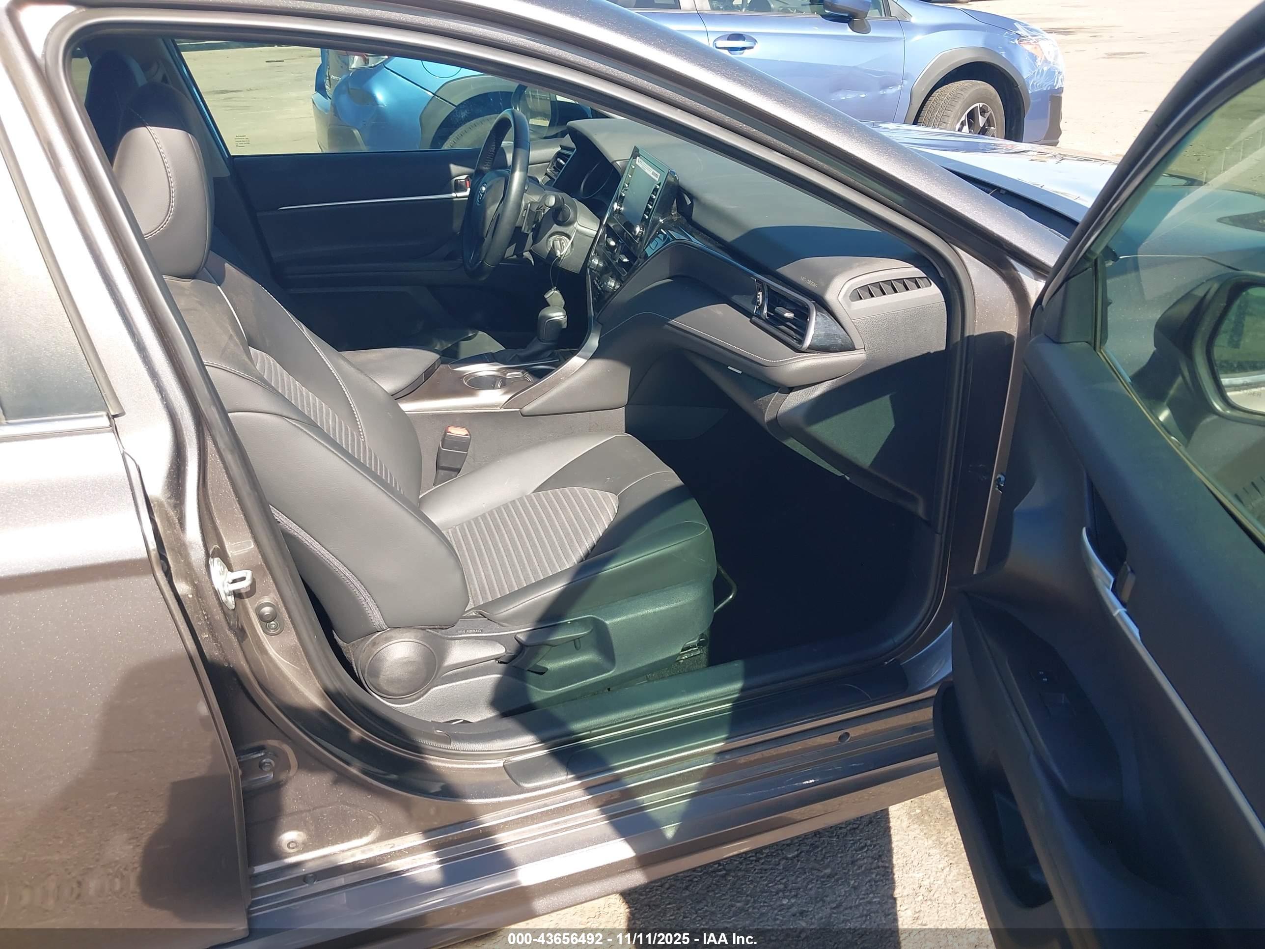 TOYOTA CAMRY image 5