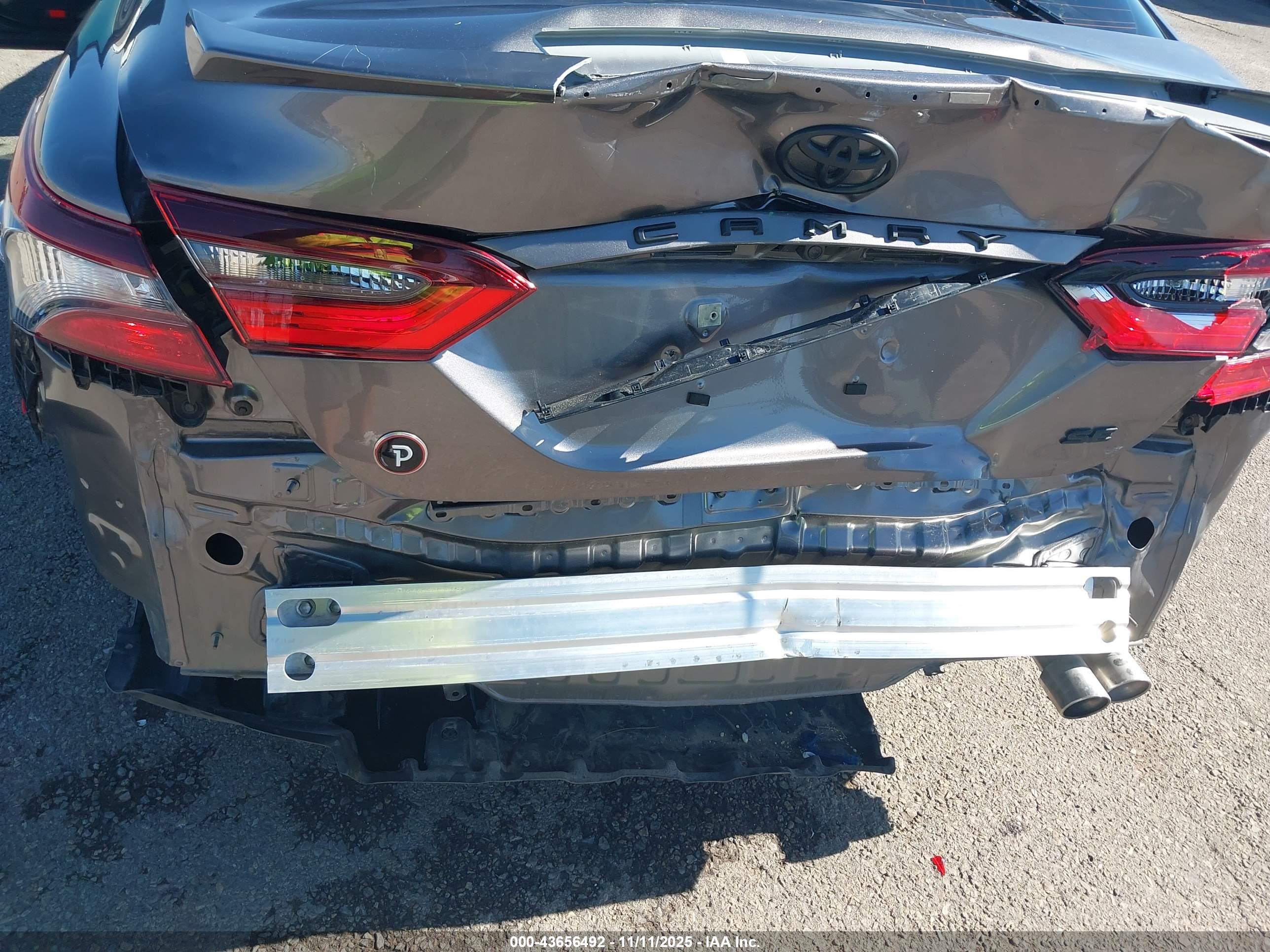 TOYOTA CAMRY image 6