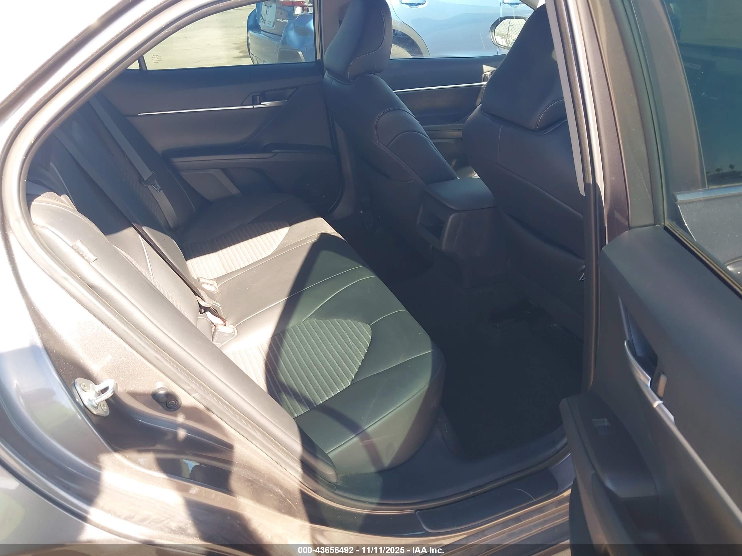 TOYOTA CAMRY image 8