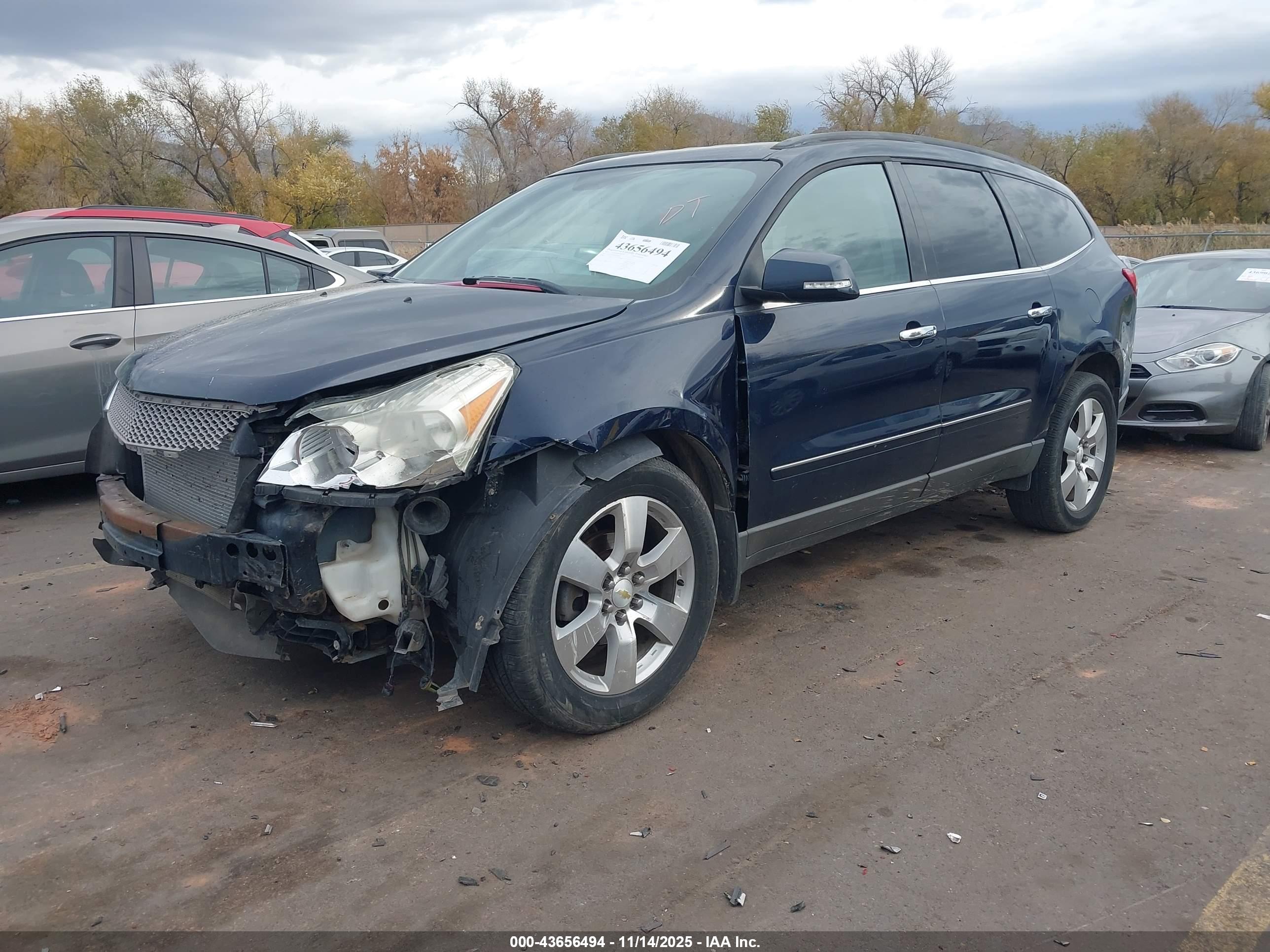 CHEVROLET TRAVERSE image 2