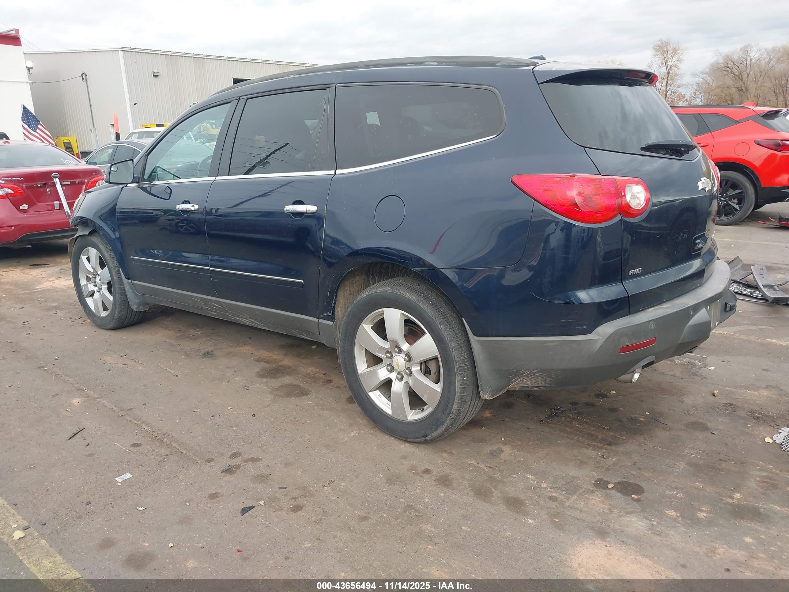 CHEVROLET TRAVERSE image 3