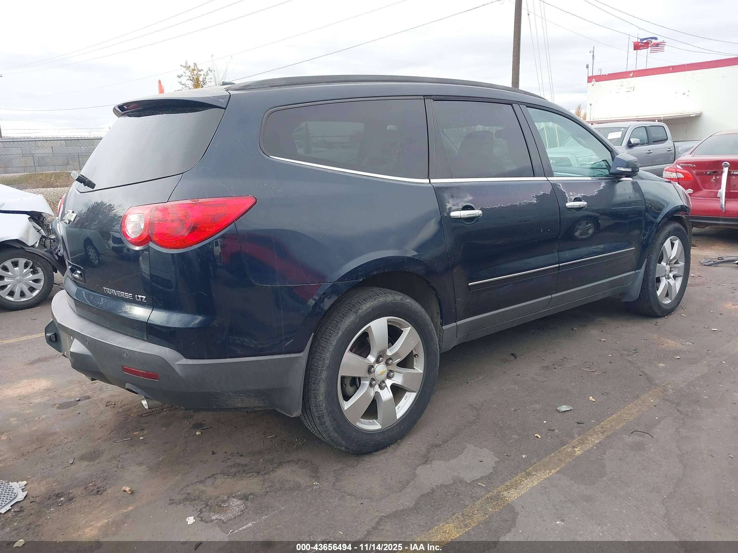 CHEVROLET TRAVERSE image 4