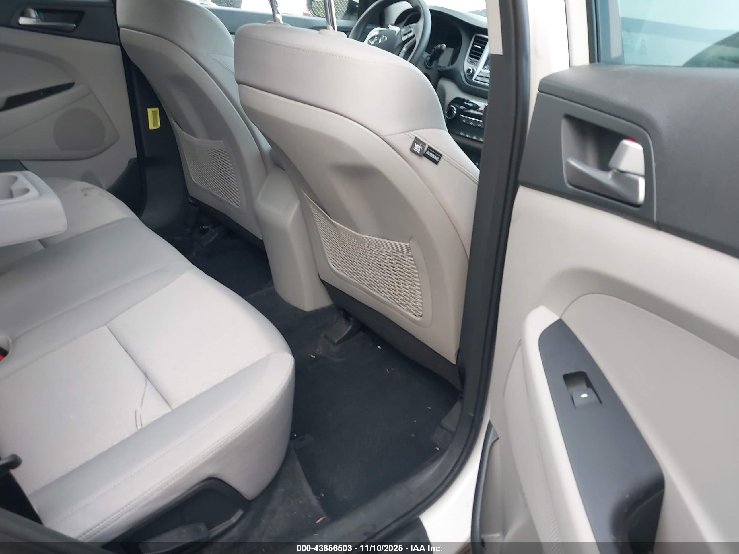 HYUNDAI TUCSON image 8