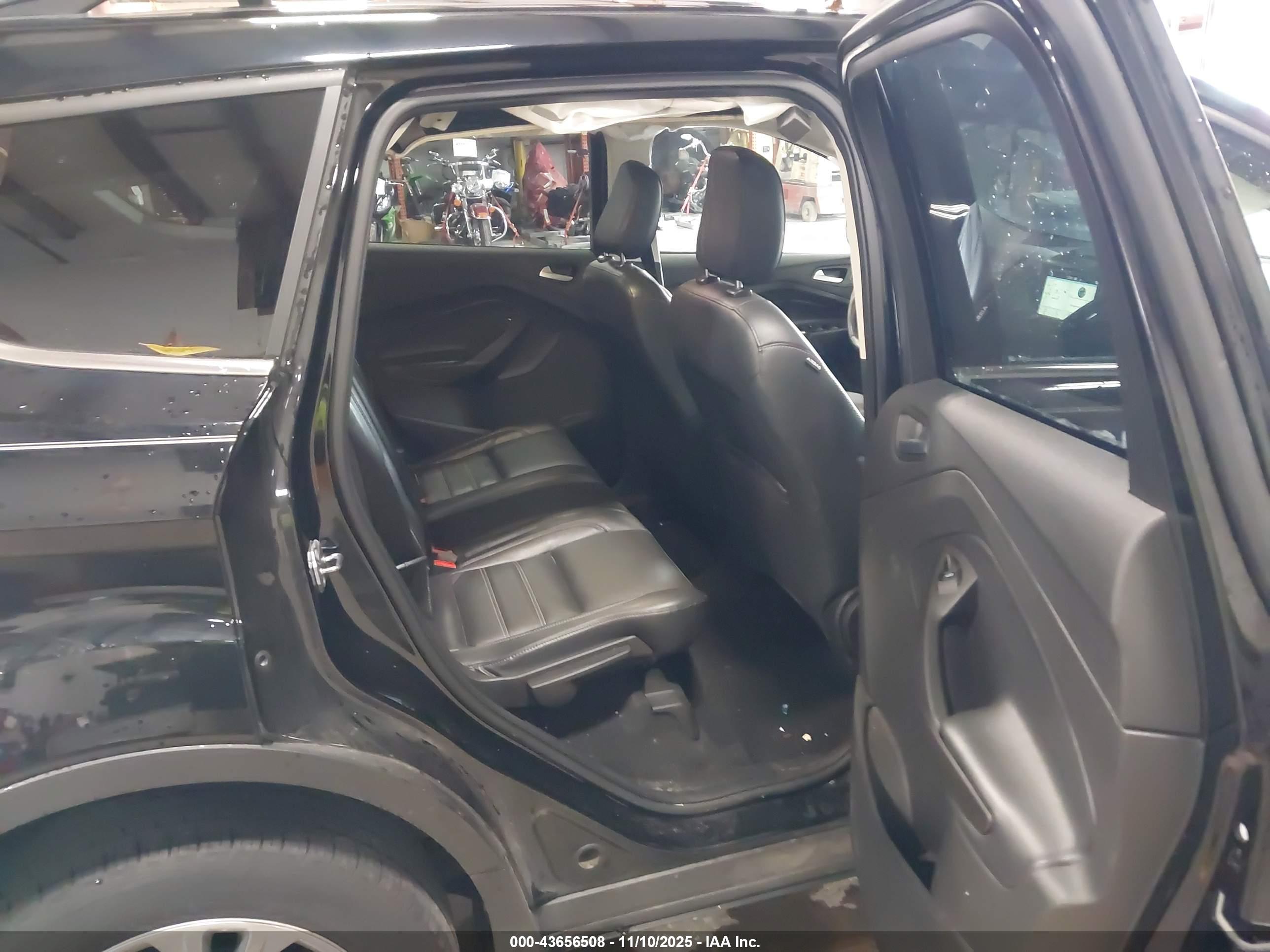 FORD ESCAPE image 8