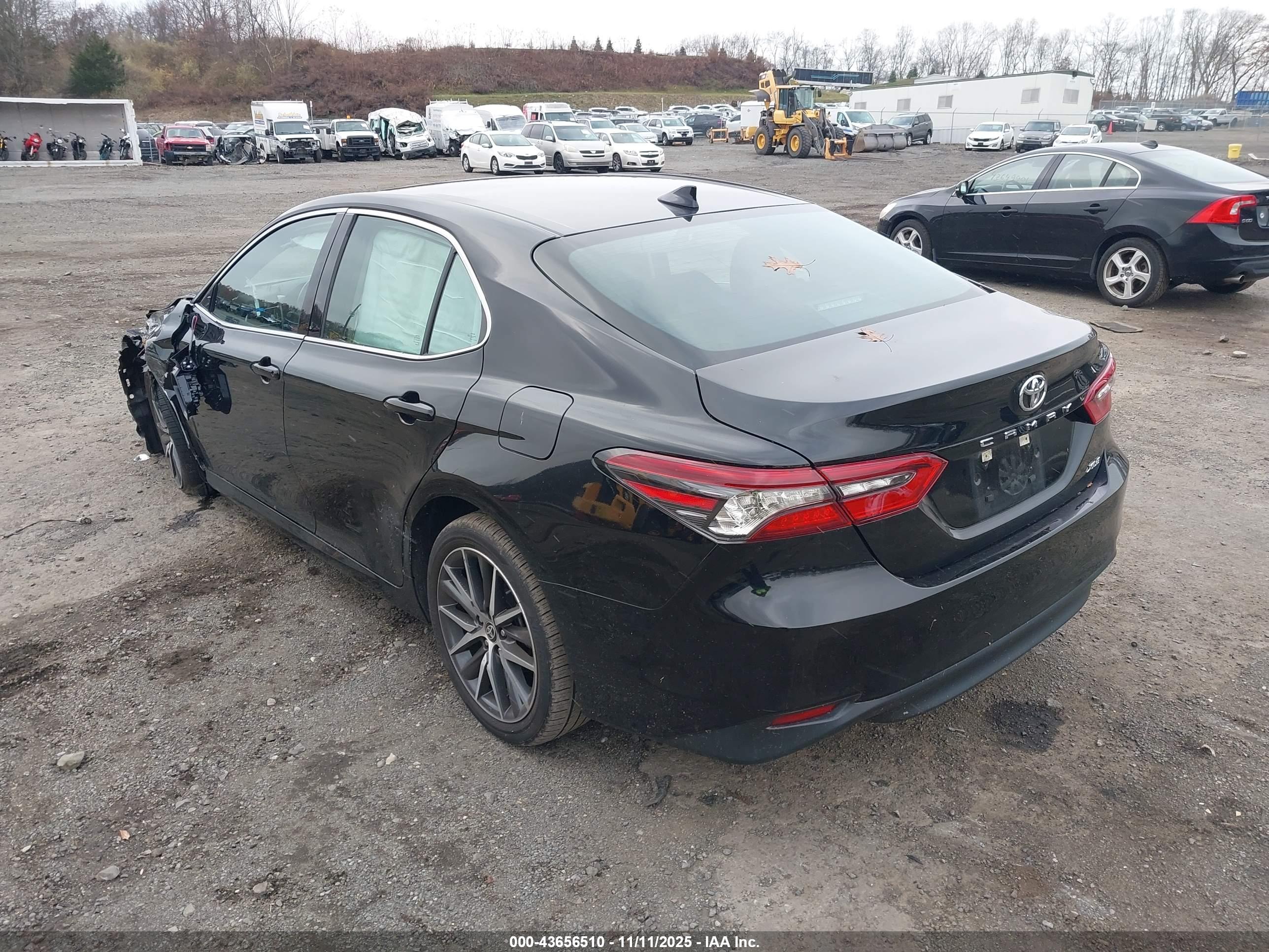TOYOTA CAMRY image 3