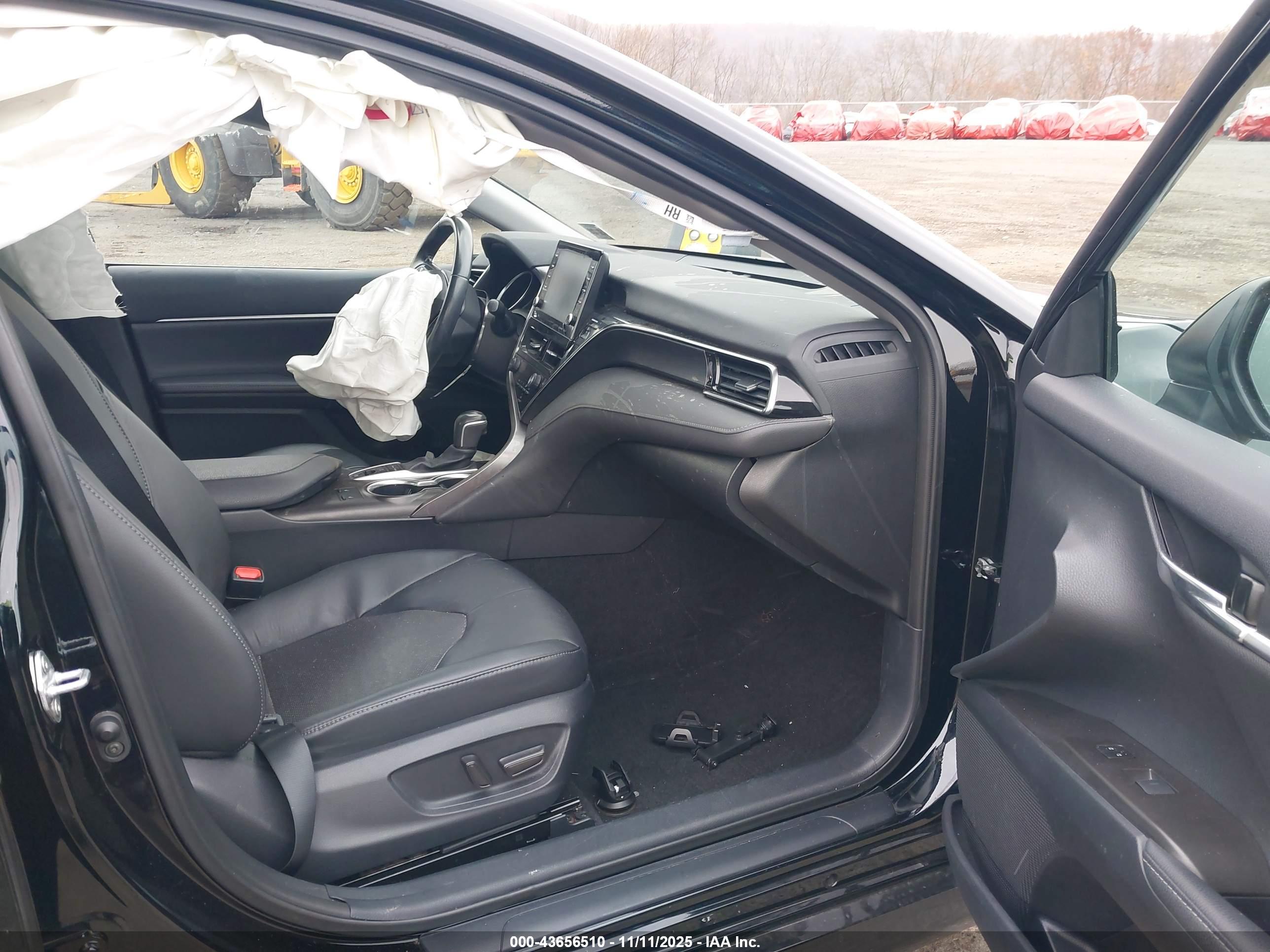 TOYOTA CAMRY image 5