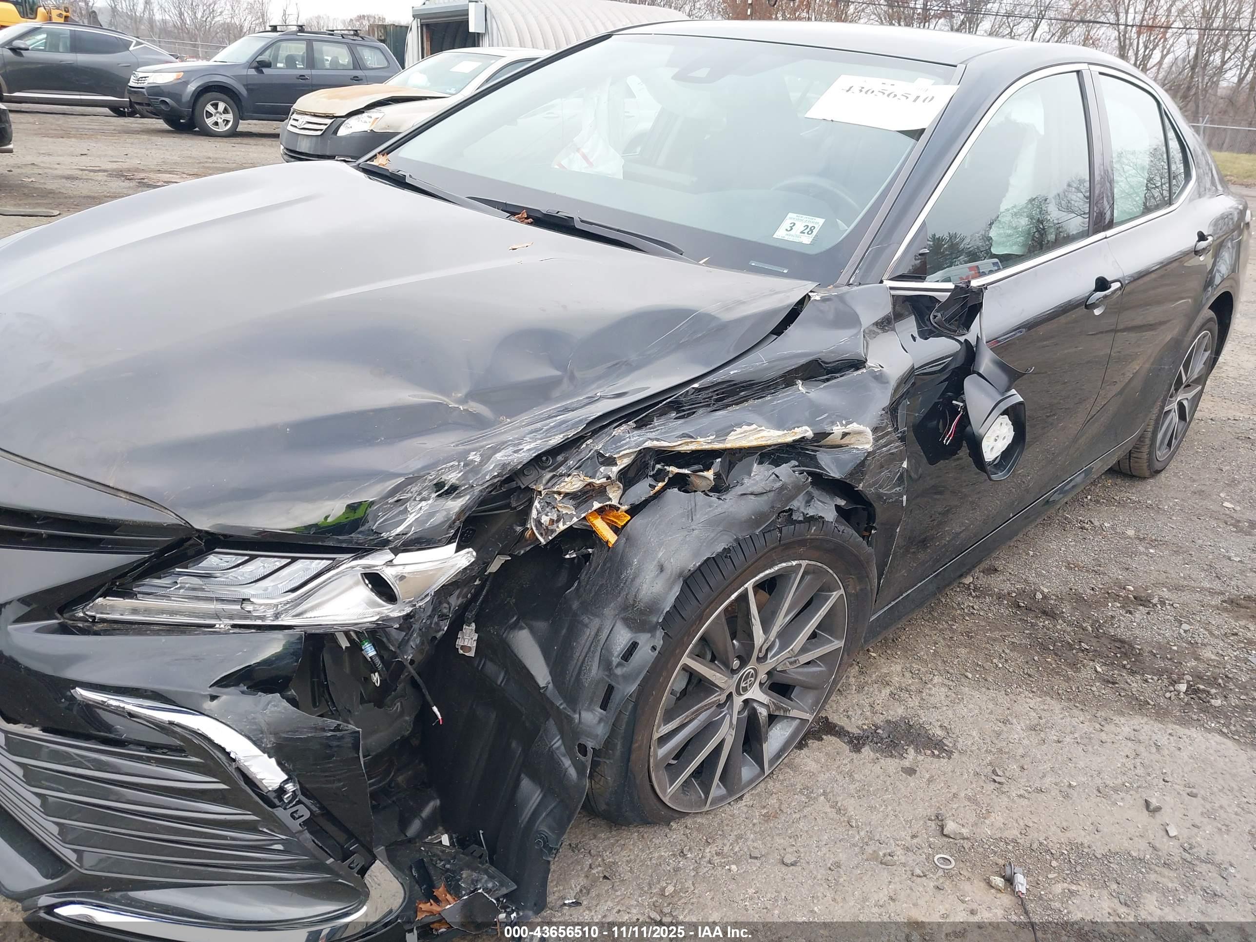 TOYOTA CAMRY image 6