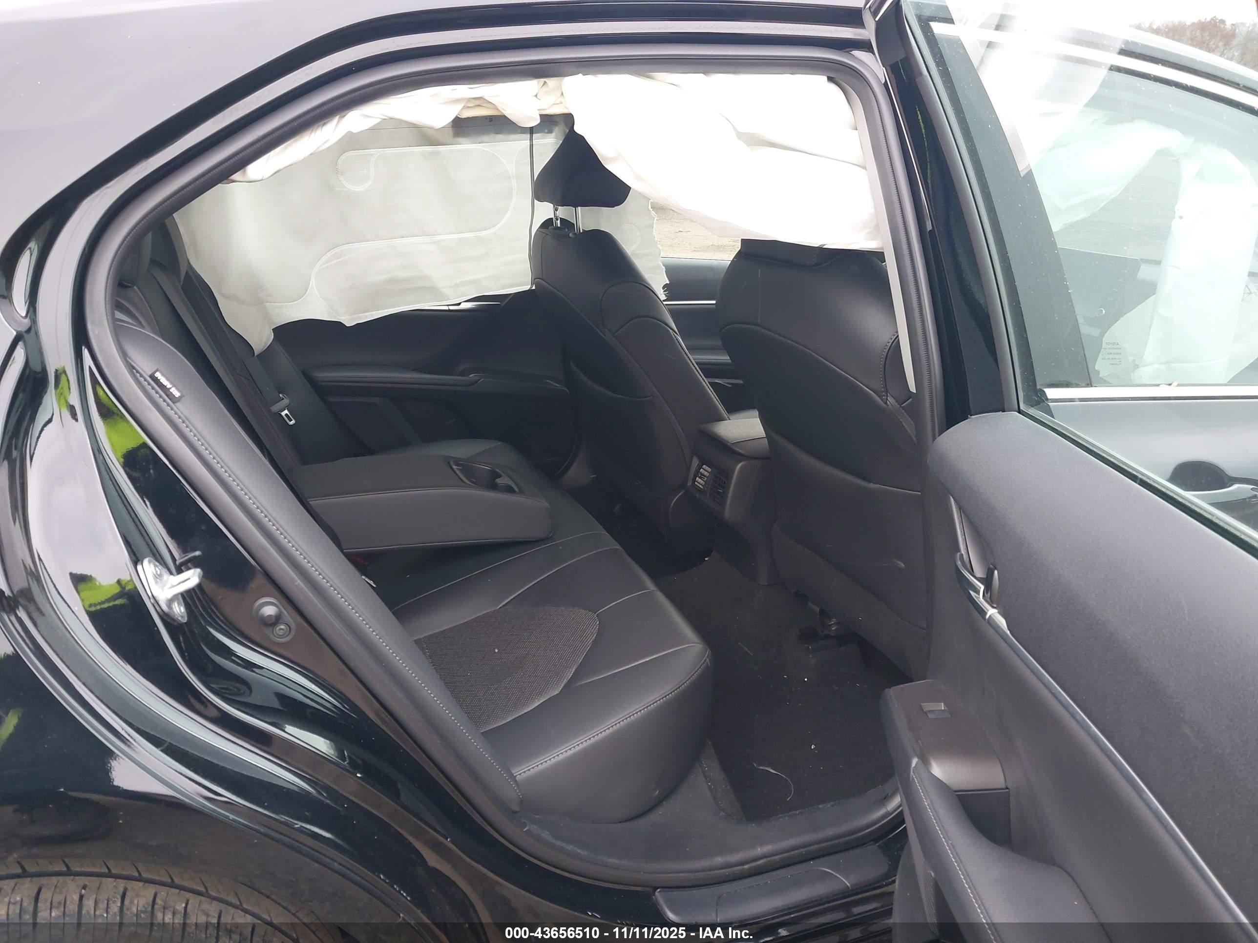 TOYOTA CAMRY image 8