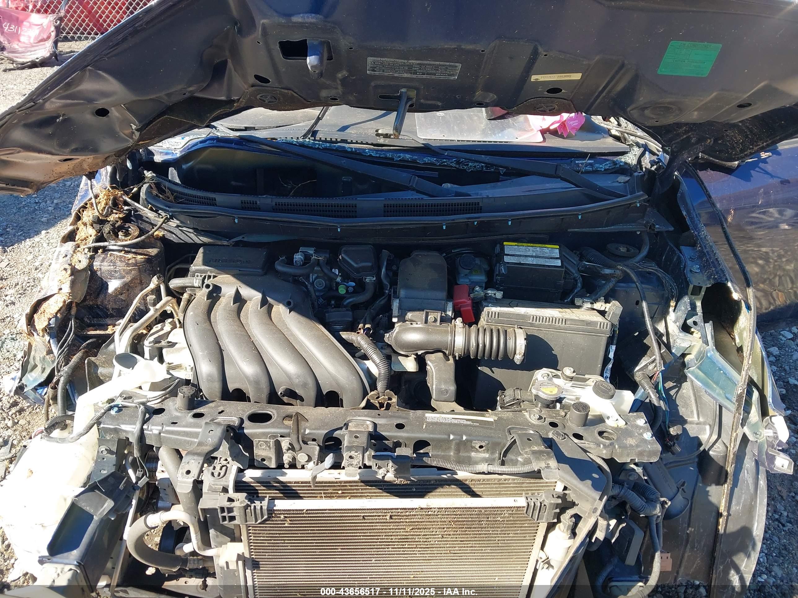 NISSAN VERSA image 10