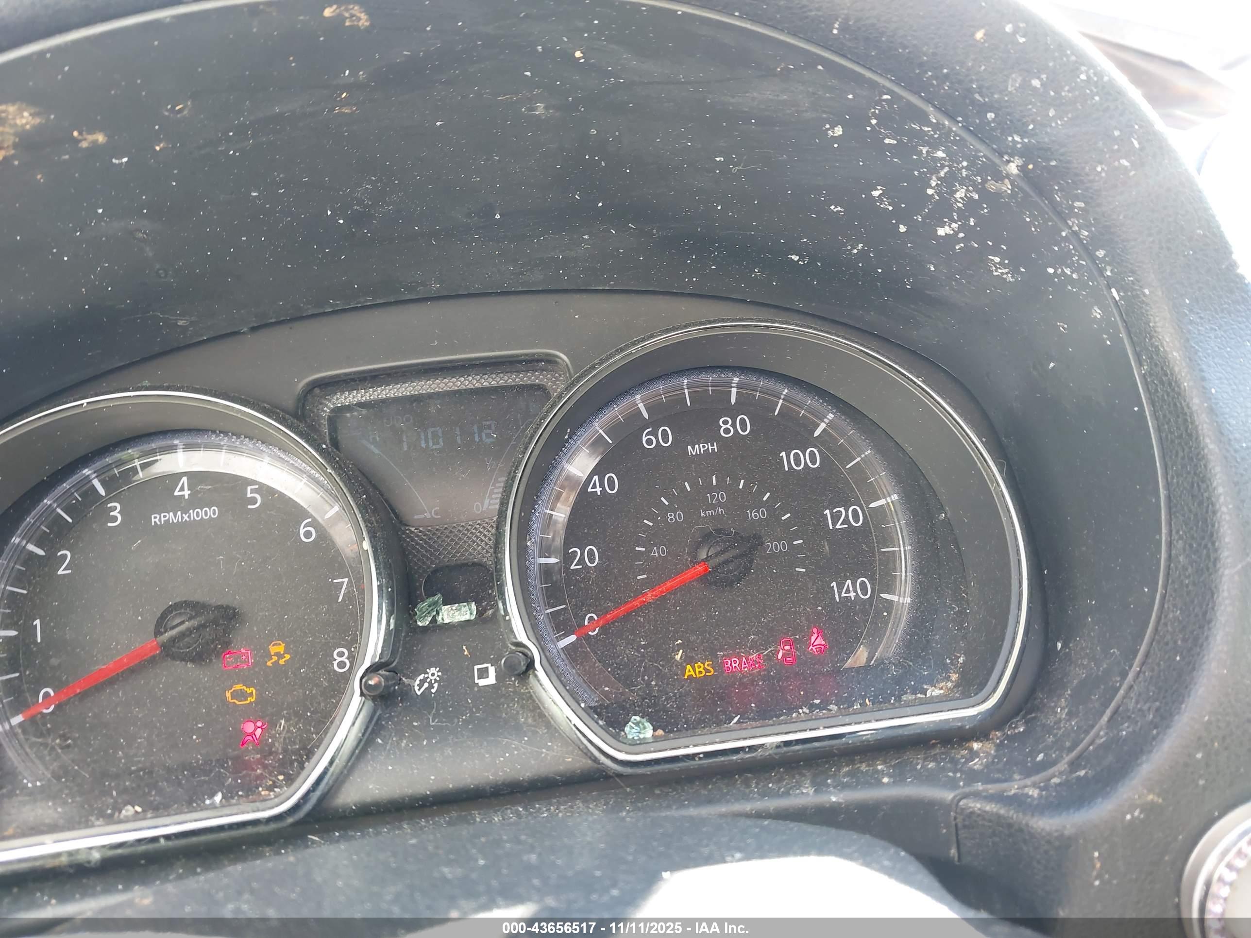 NISSAN VERSA image 7