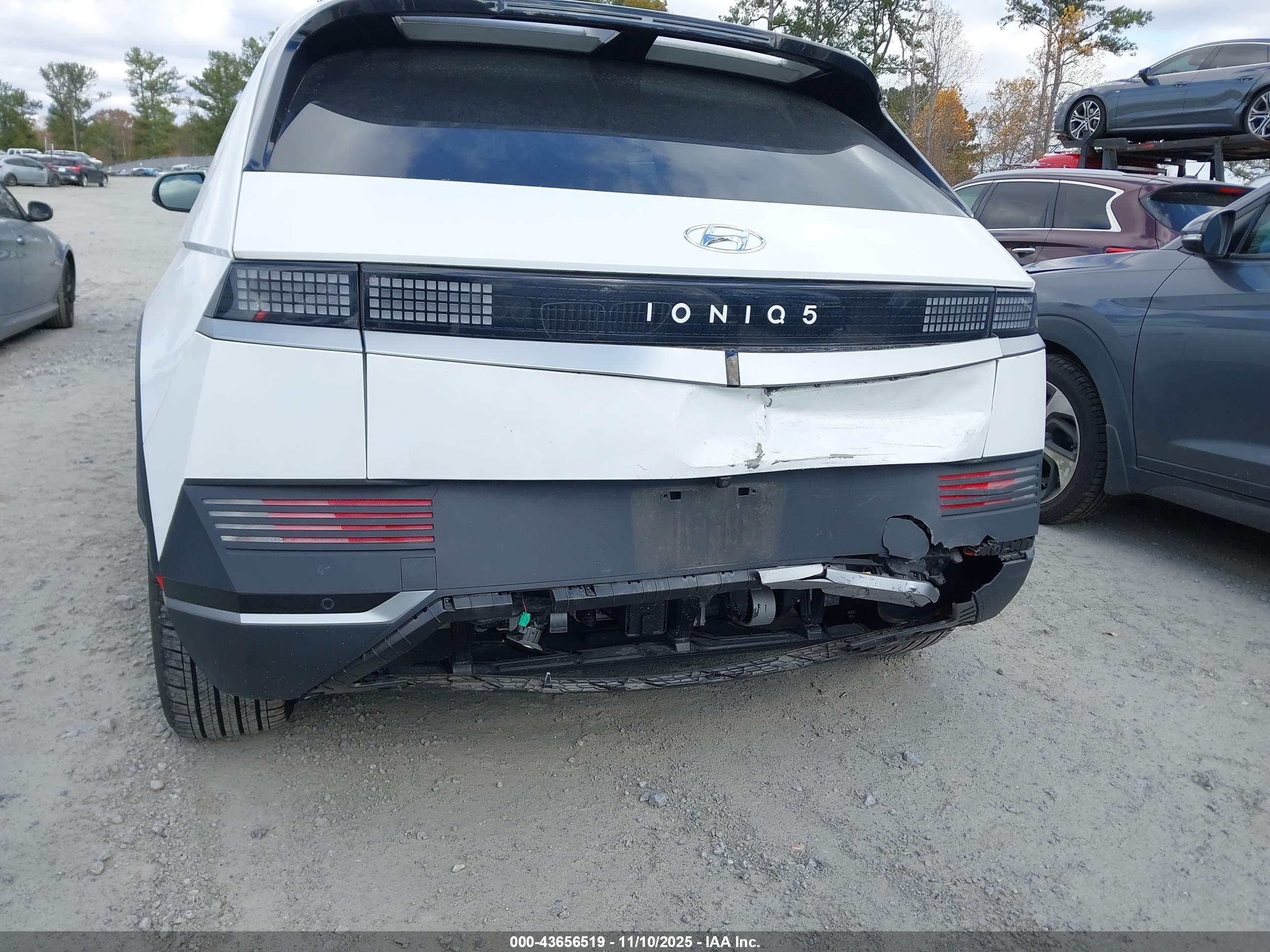 HYUNDAI IONIQ image 6