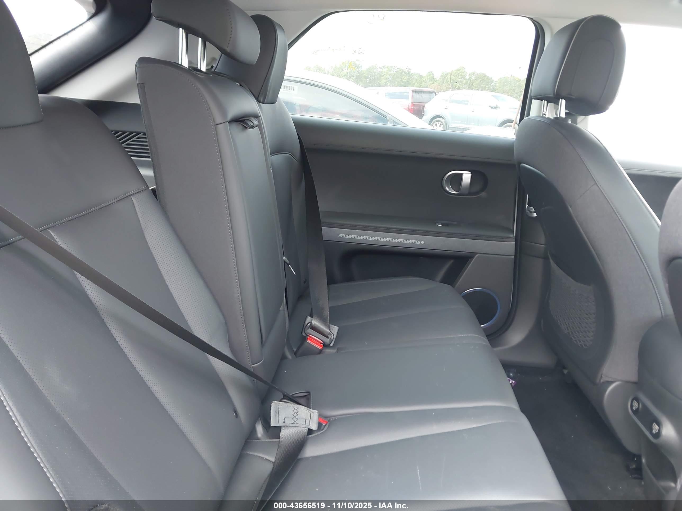 HYUNDAI IONIQ image 8
