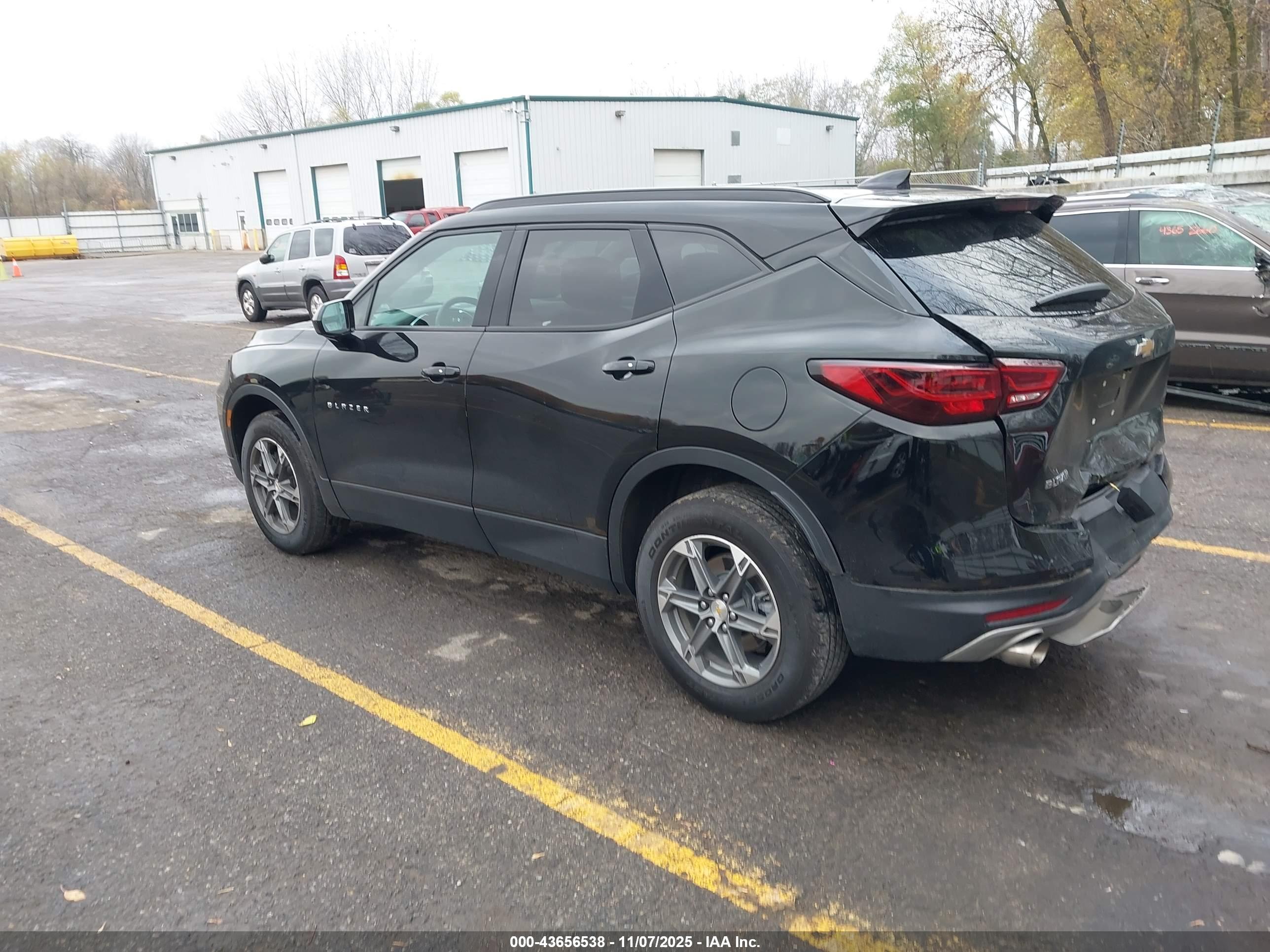 CHEVROLET BLAZER image 3