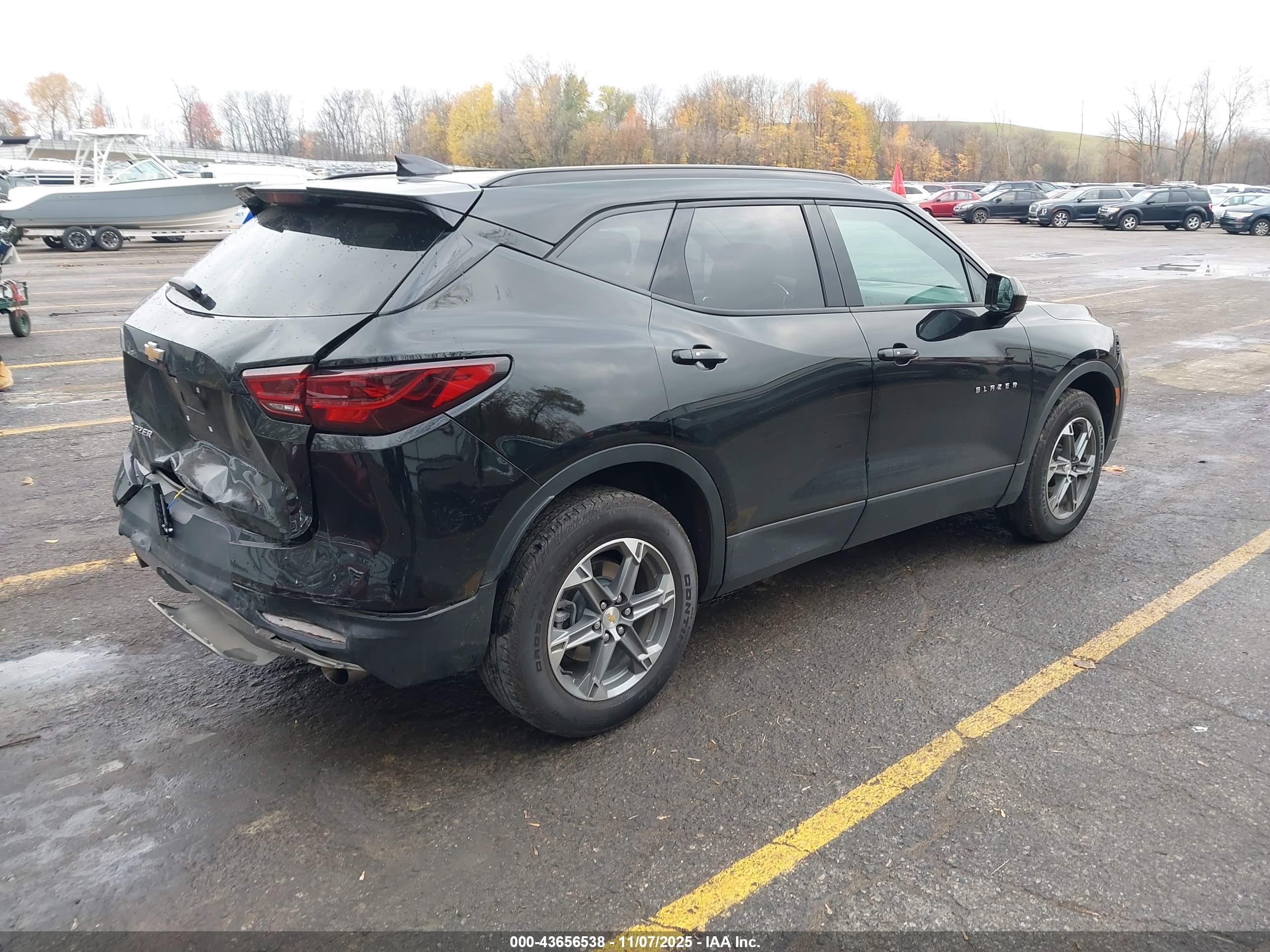 CHEVROLET BLAZER image 4