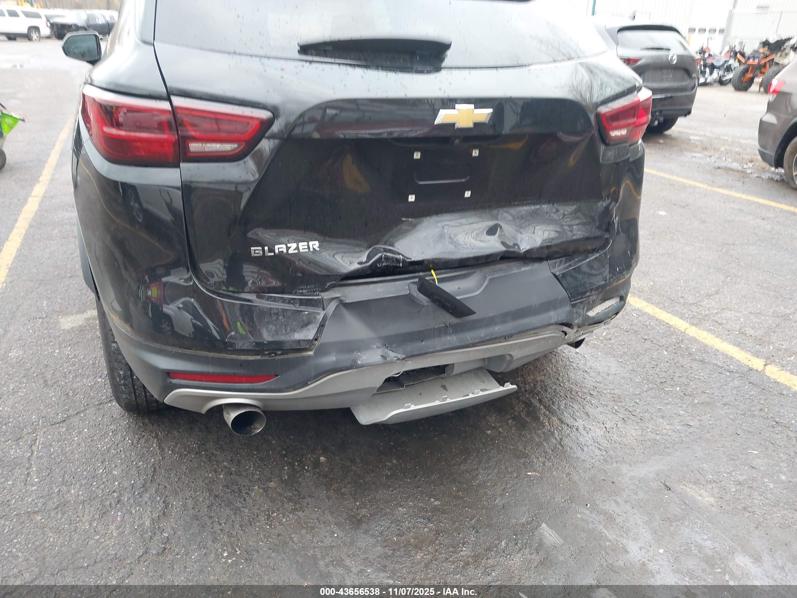 CHEVROLET BLAZER image 6