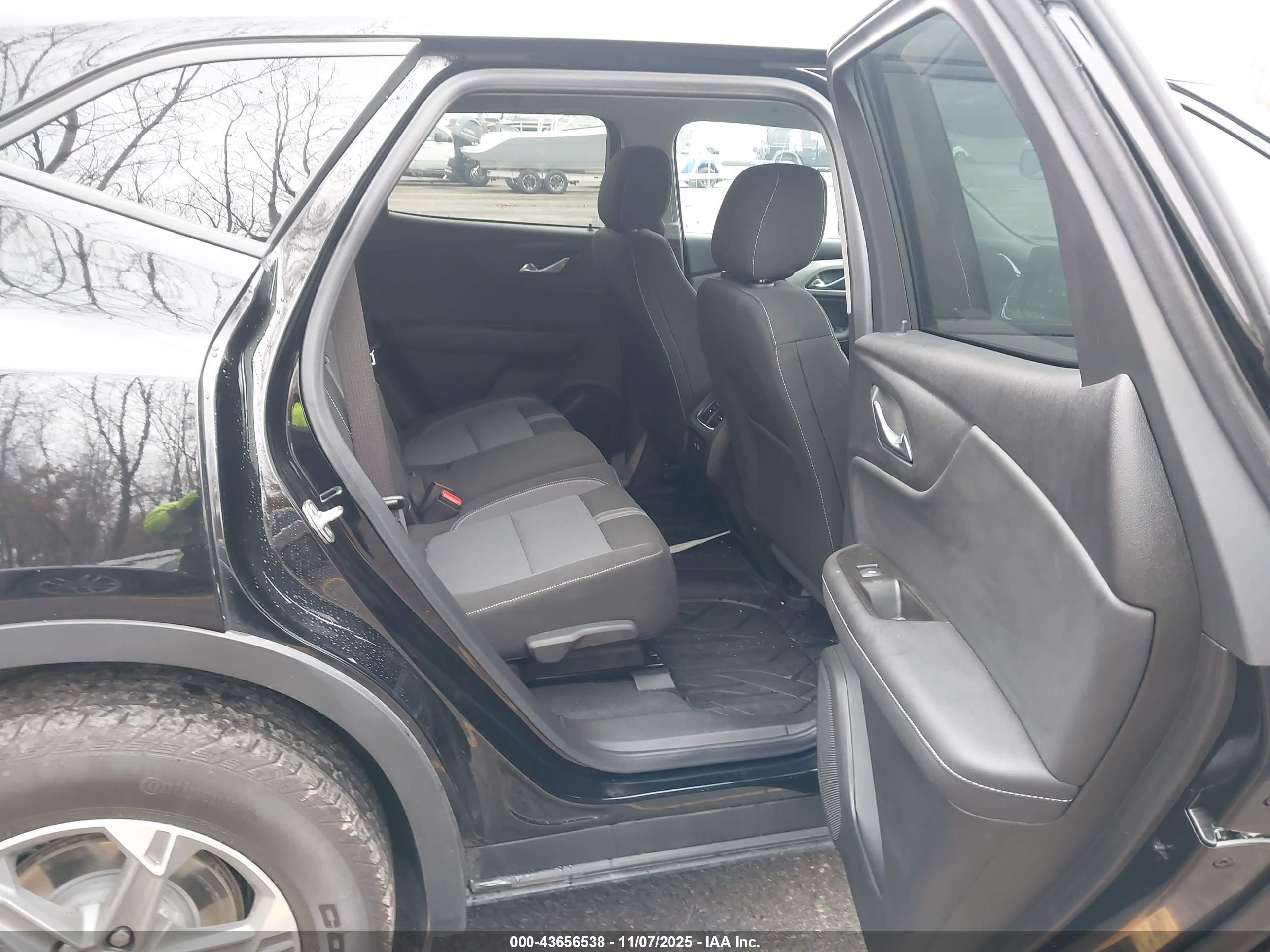 CHEVROLET BLAZER image 8