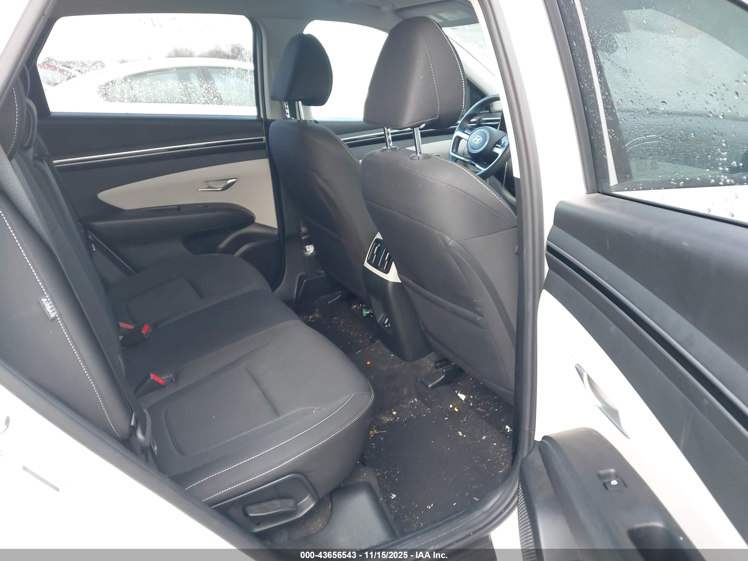 HYUNDAI TUCSON image 8