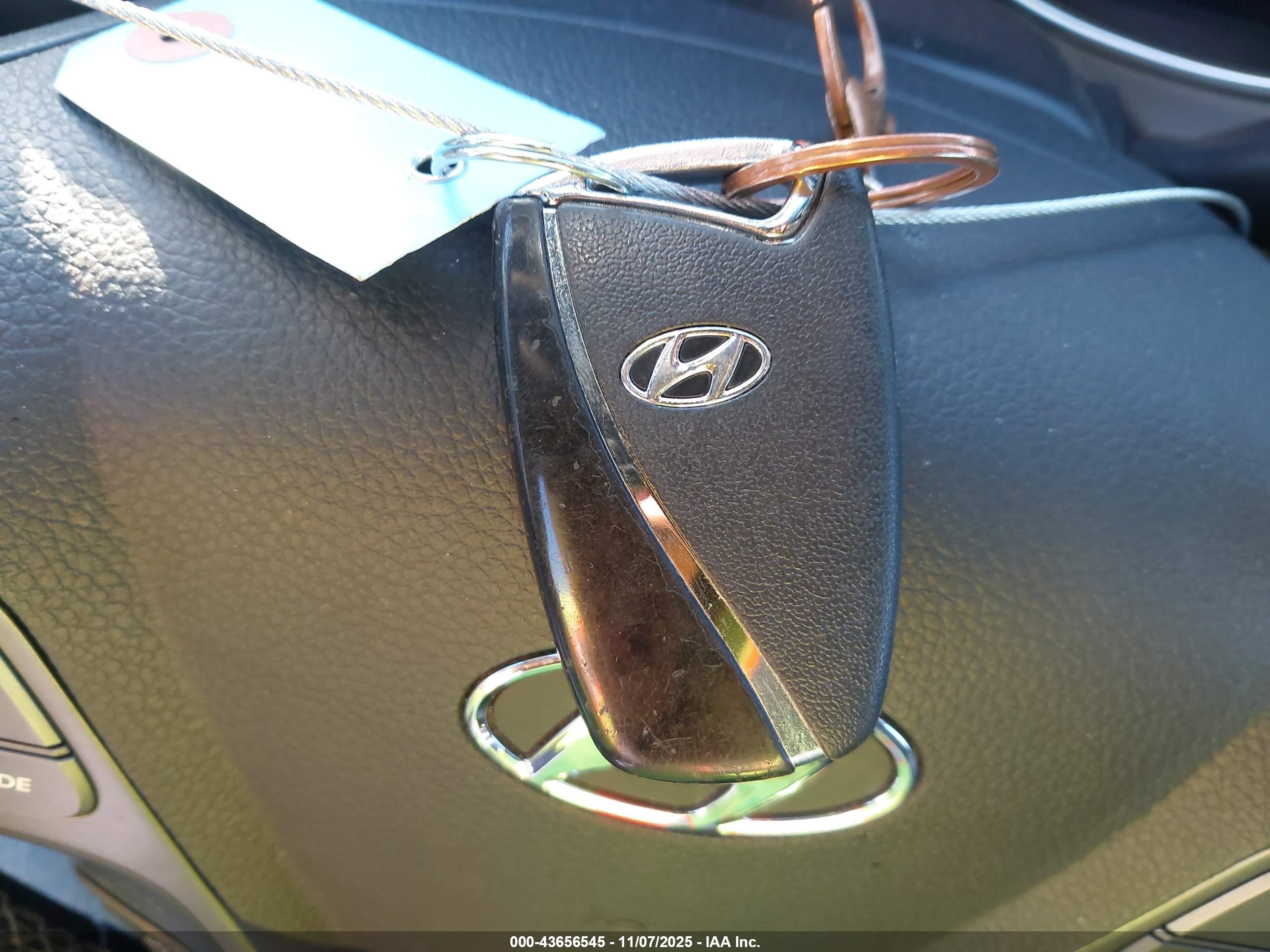 HYUNDAI SANTA image 11