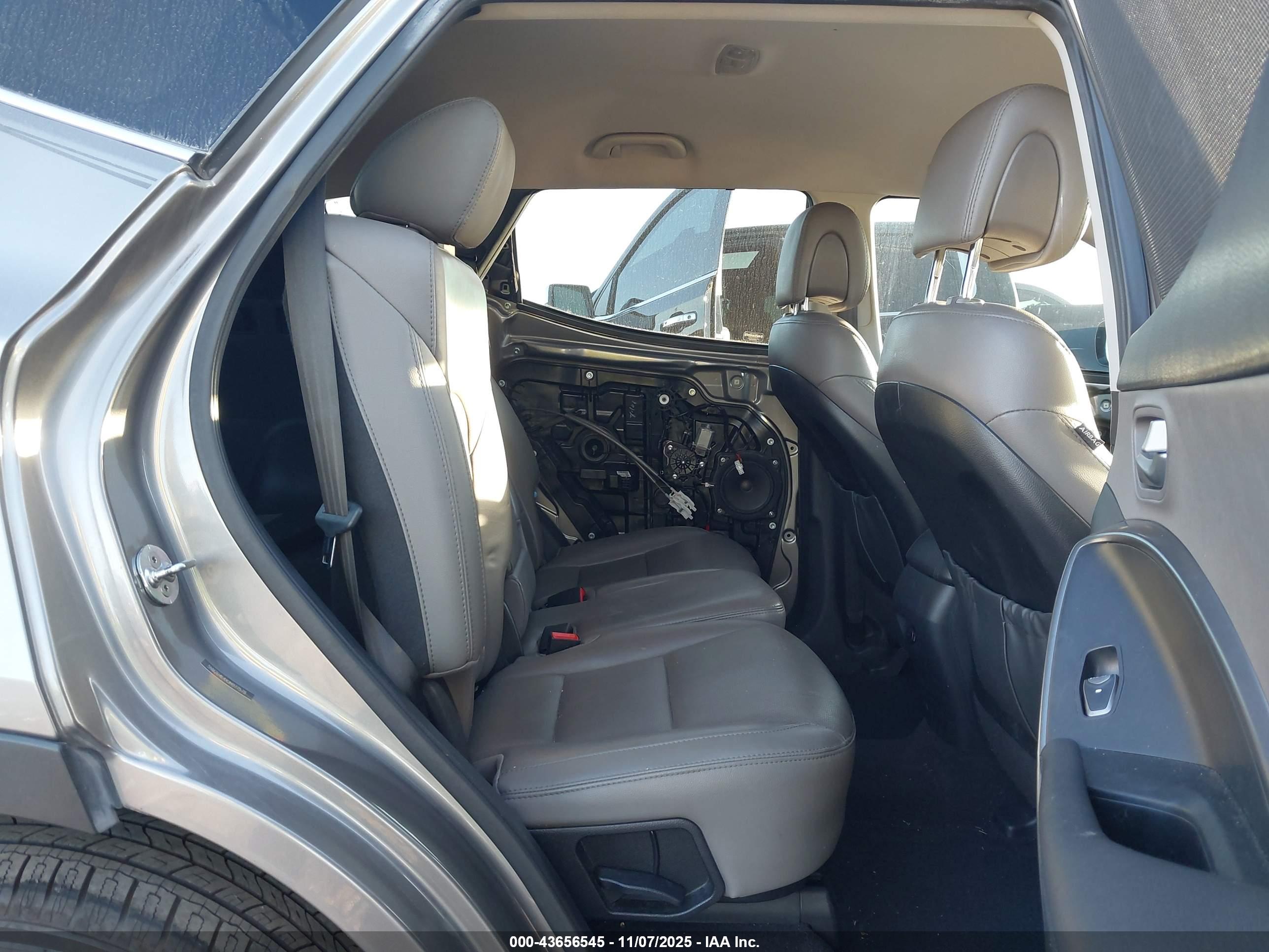 HYUNDAI SANTA image 8
