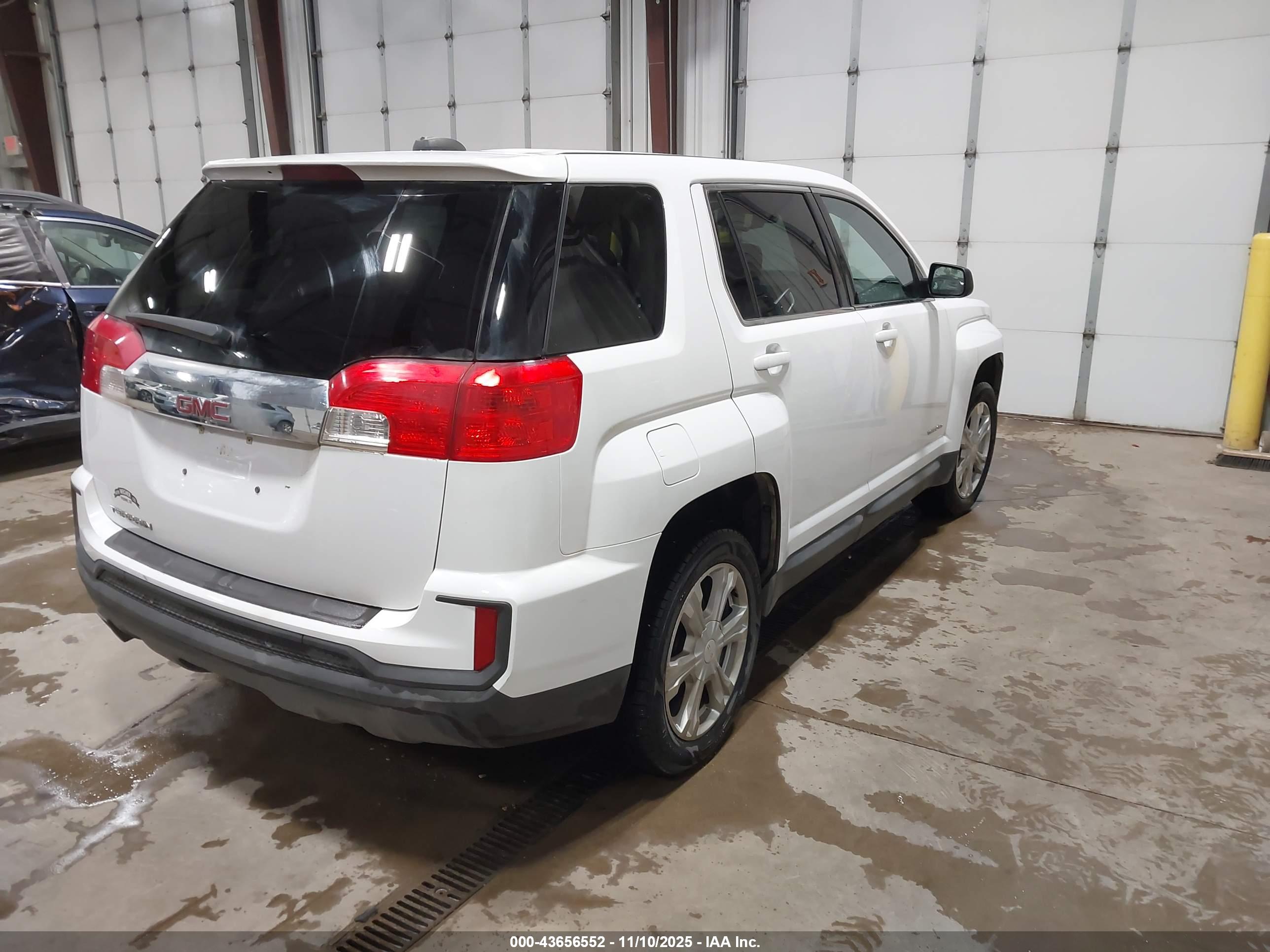 GMC TERRAIN image 4