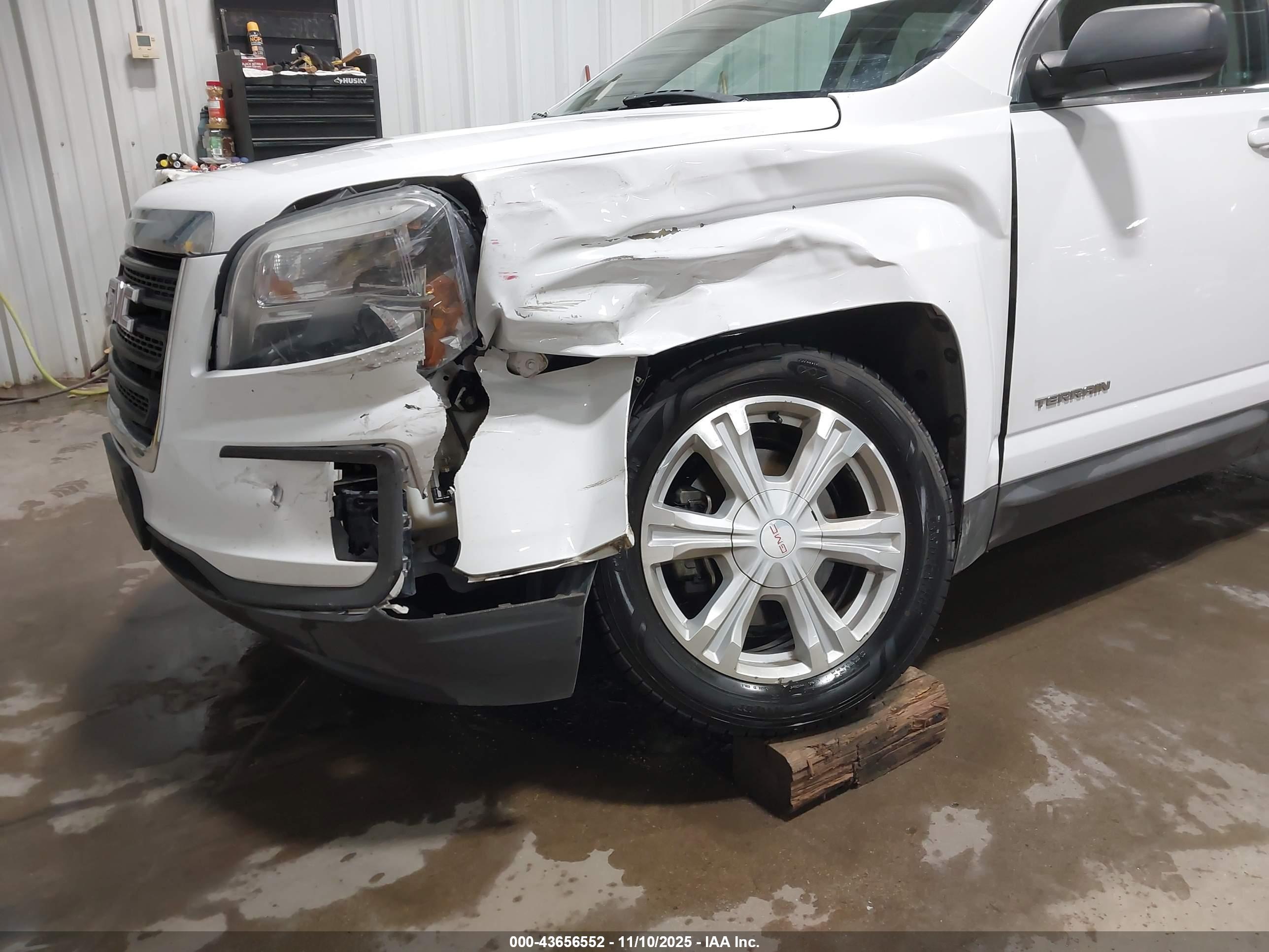 GMC TERRAIN image 6
