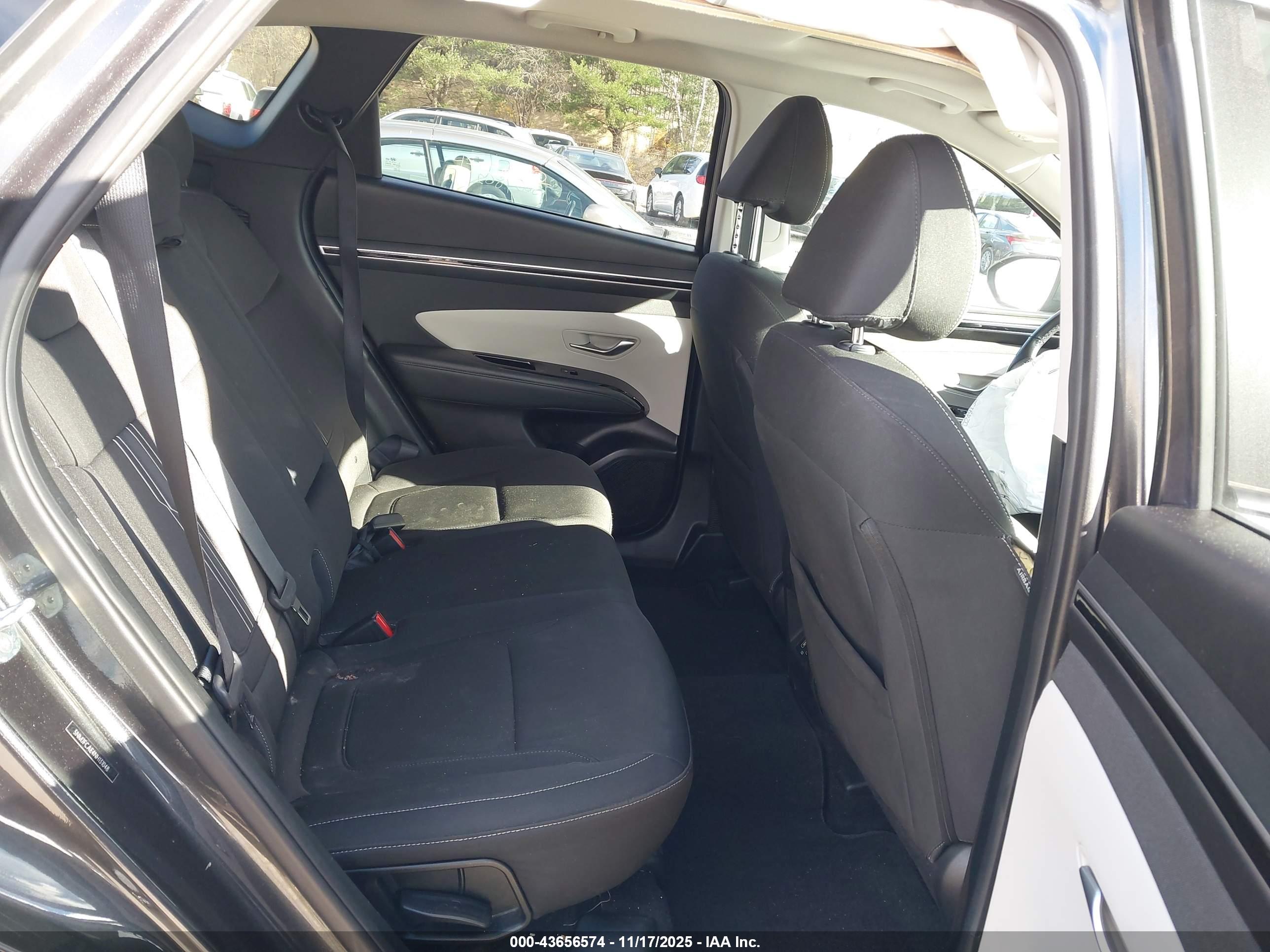 HYUNDAI TUCSON image 8