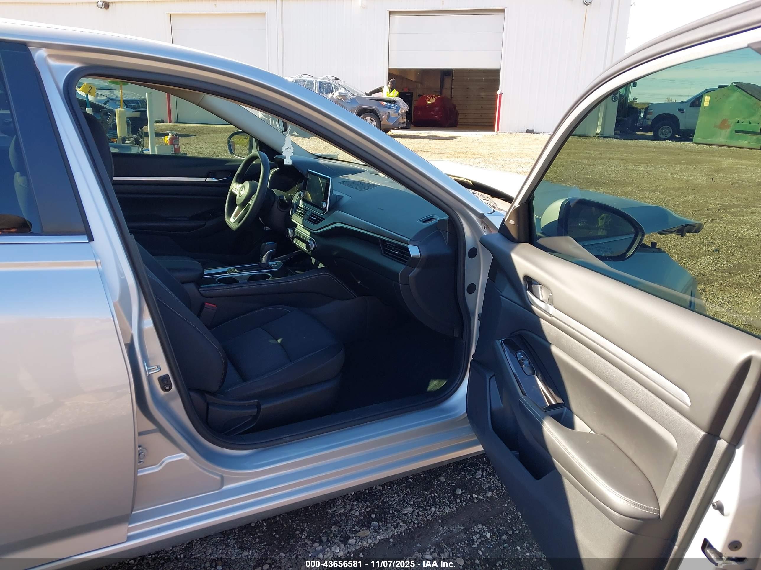 NISSAN ALTIMA image 5