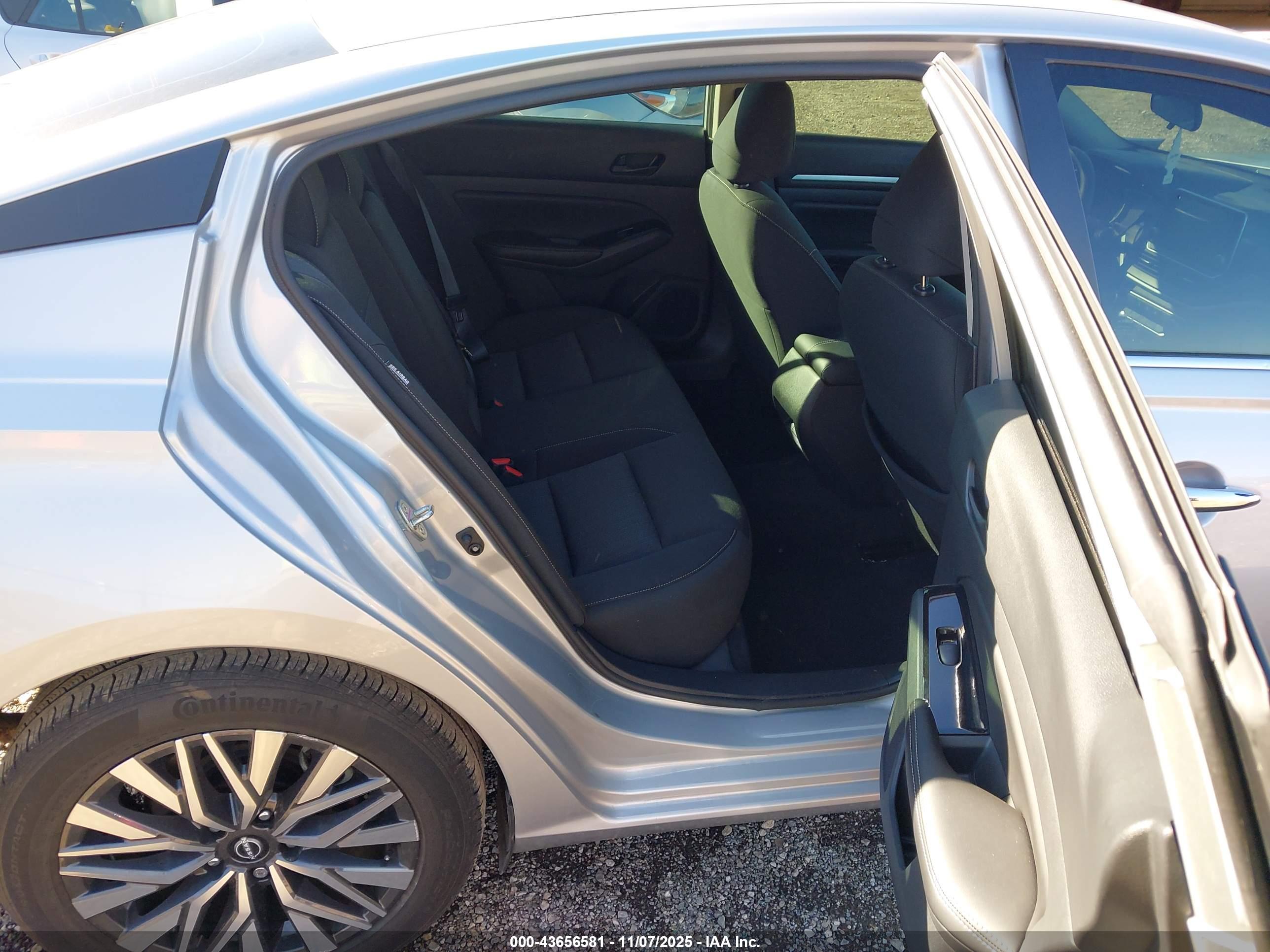 NISSAN ALTIMA image 8