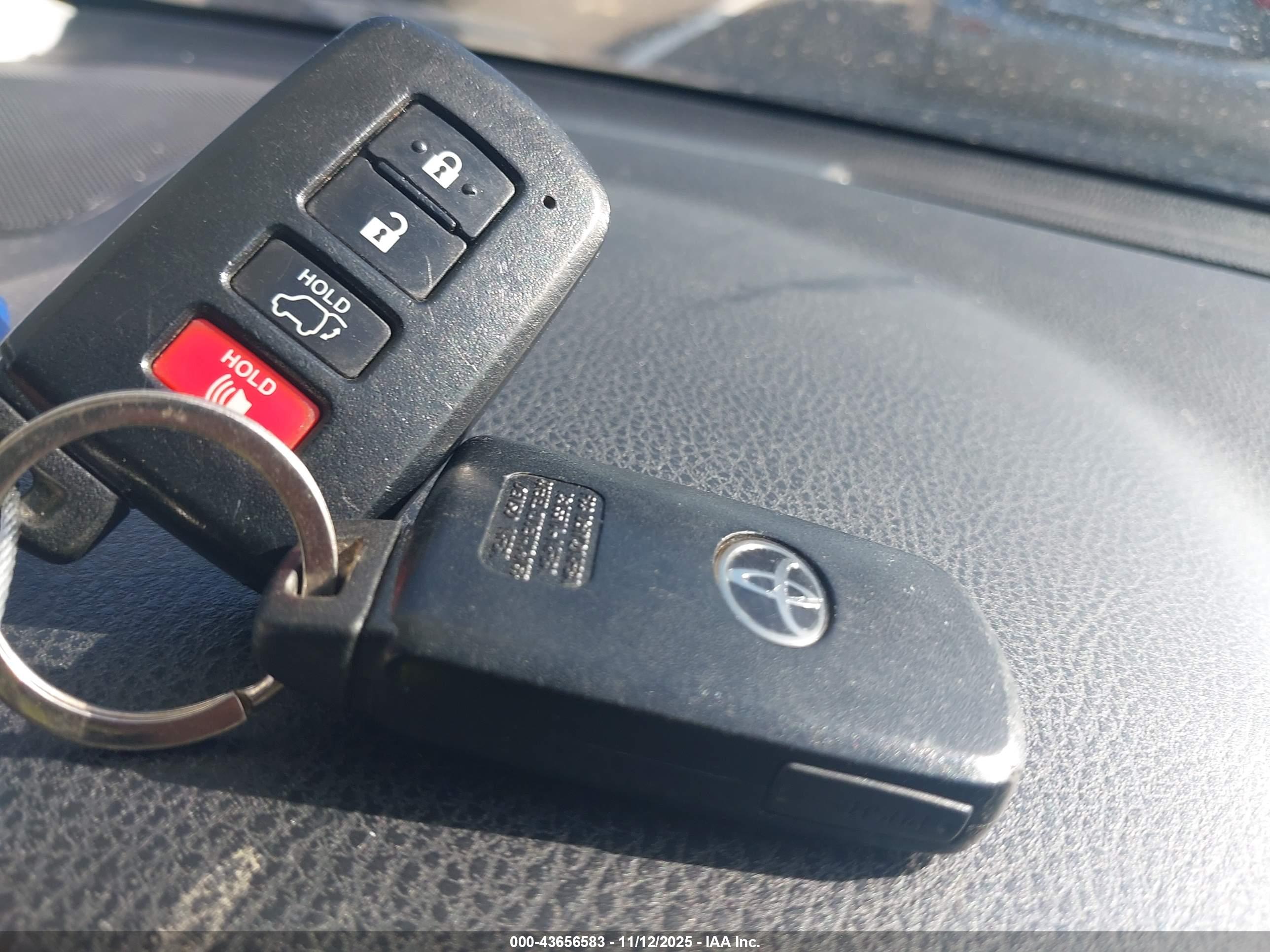 TOYOTA RAV4 image 11