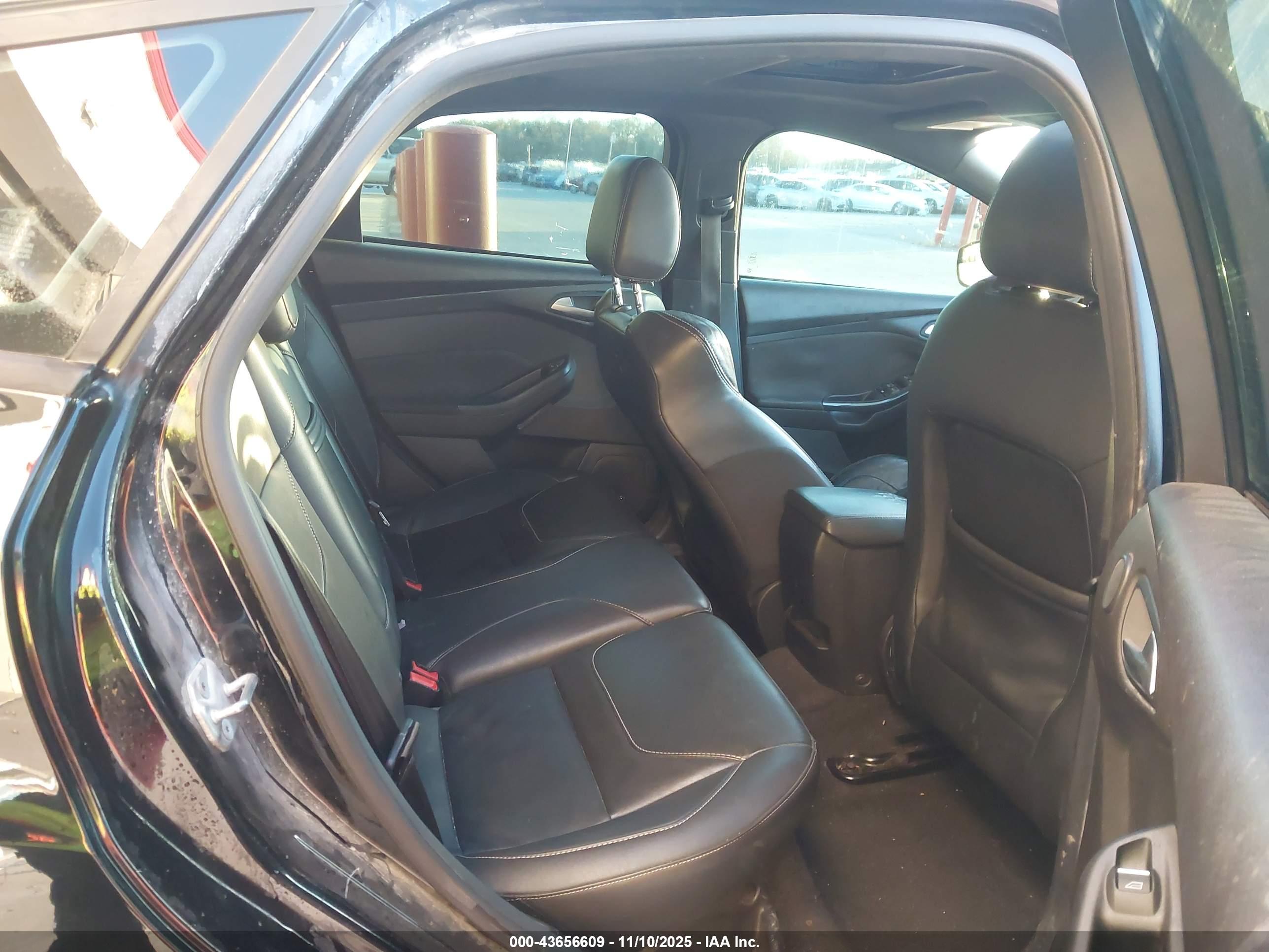 FORD FOCUS image 8