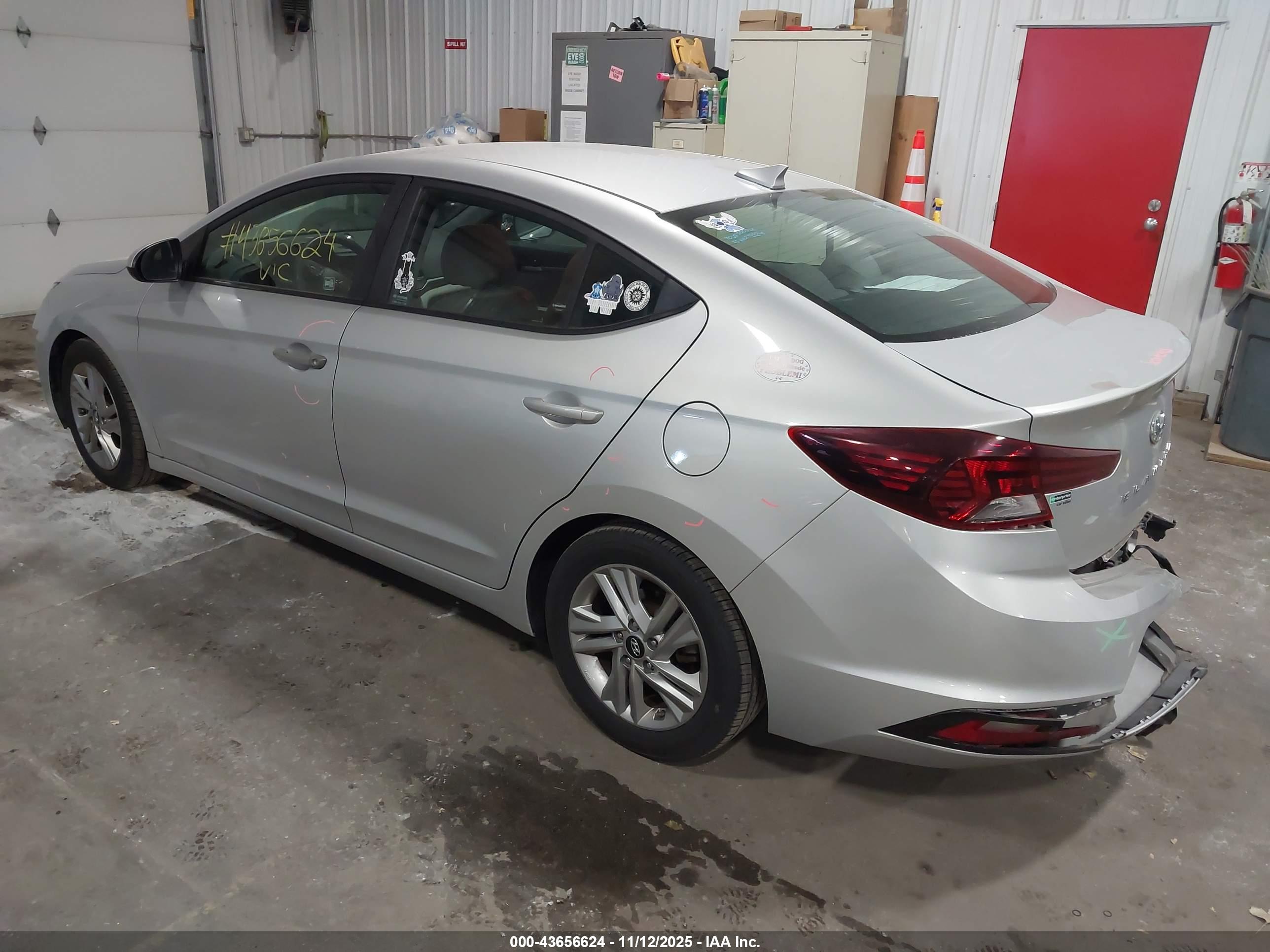 HYUNDAI ELANTRA image 3