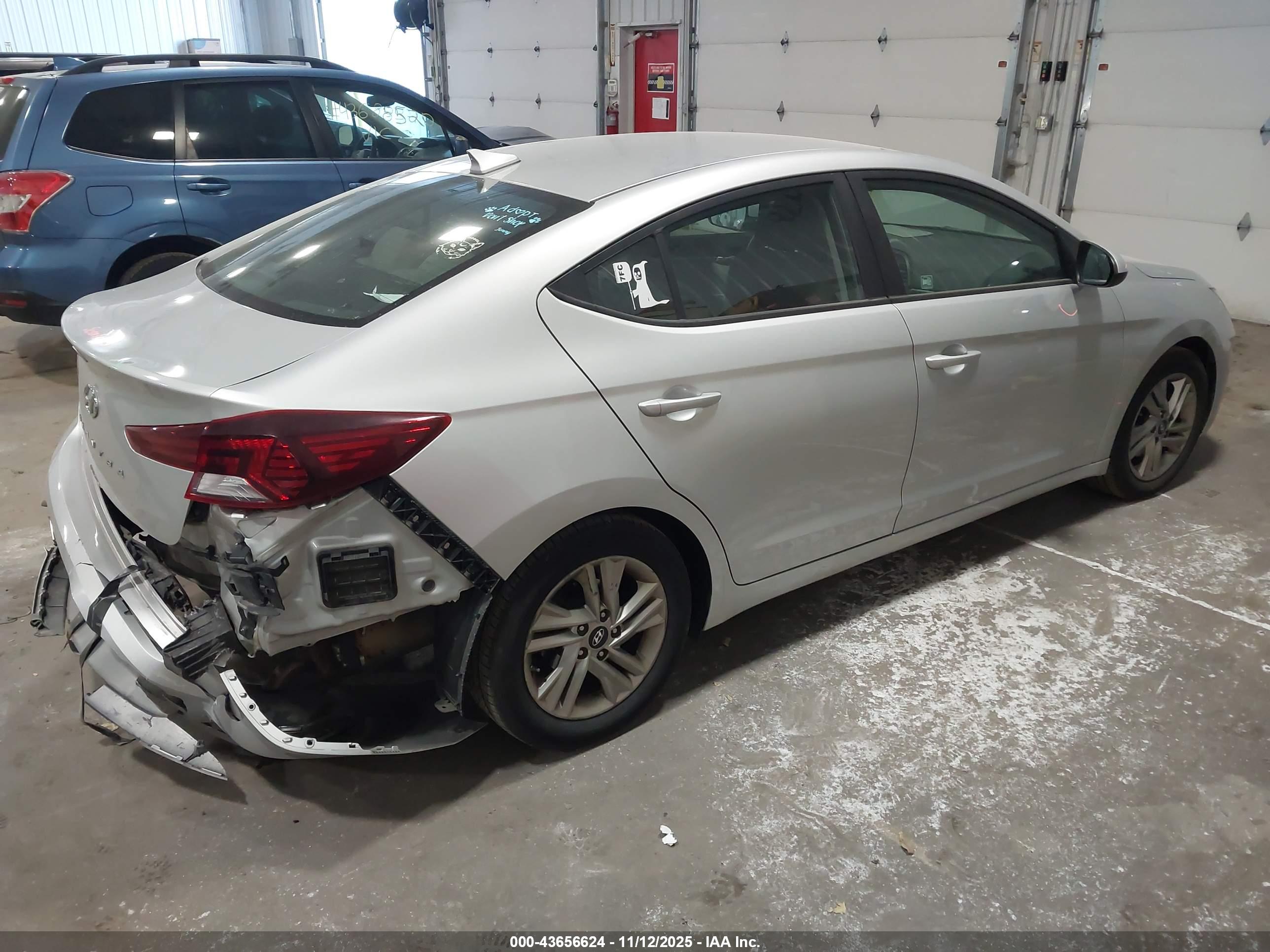 HYUNDAI ELANTRA image 4