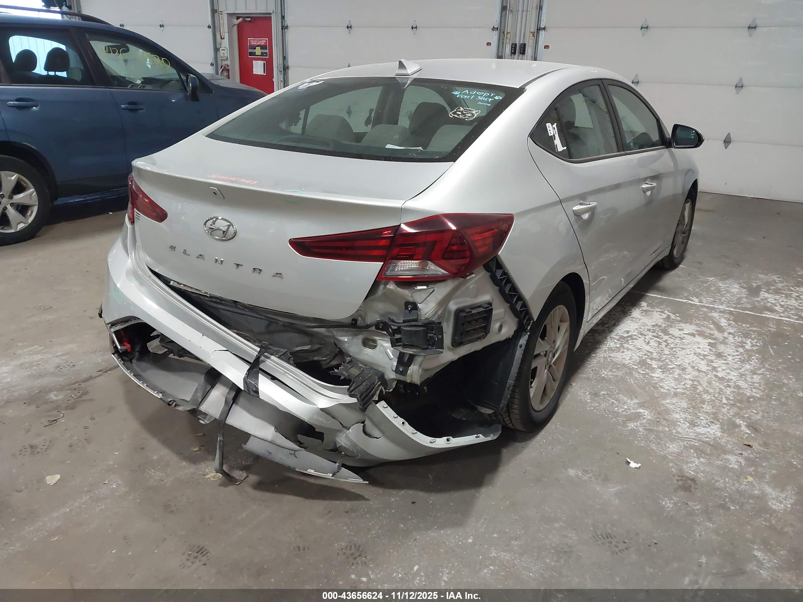 HYUNDAI ELANTRA image 6