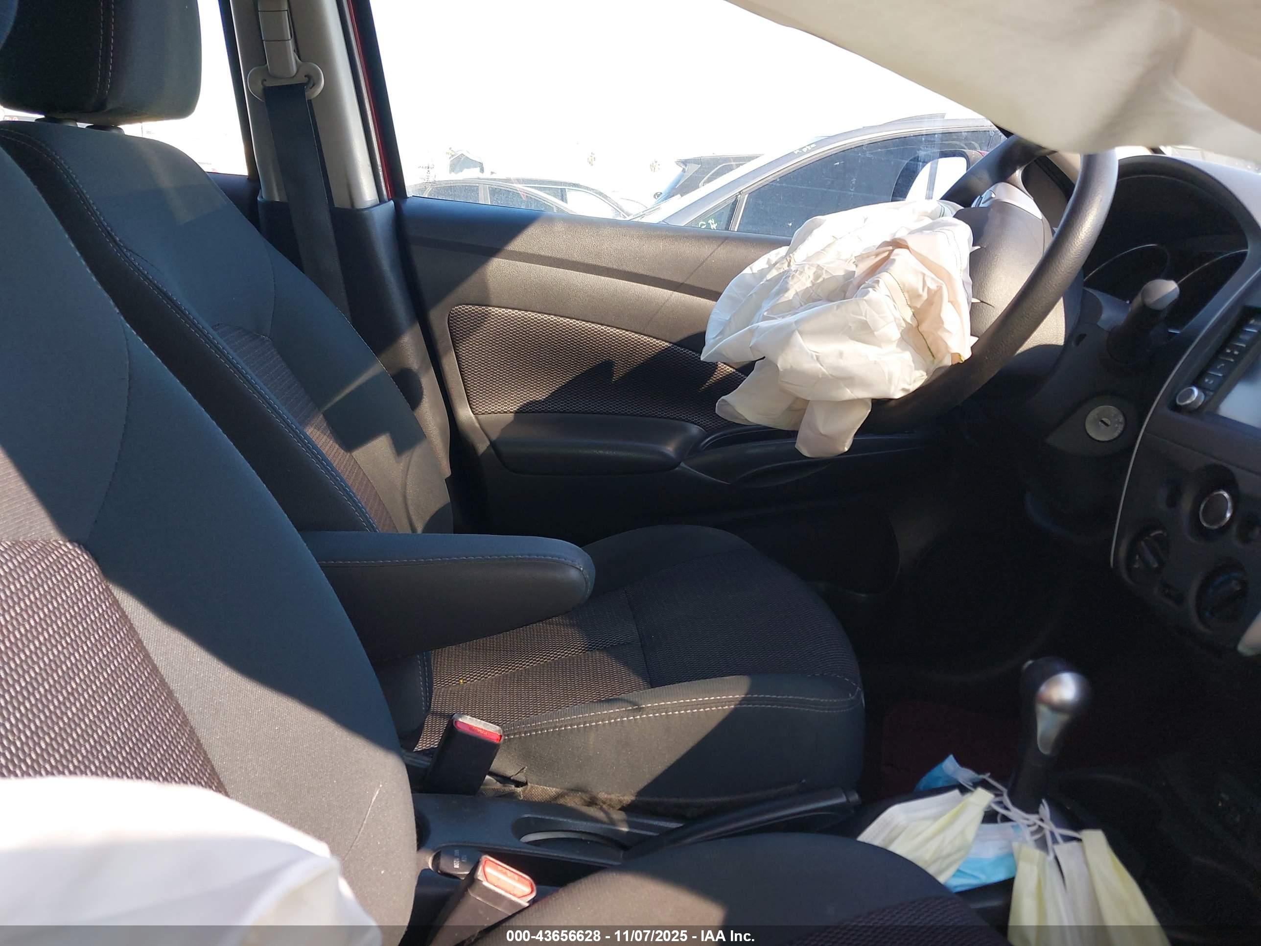 NISSAN VERSA image 5
