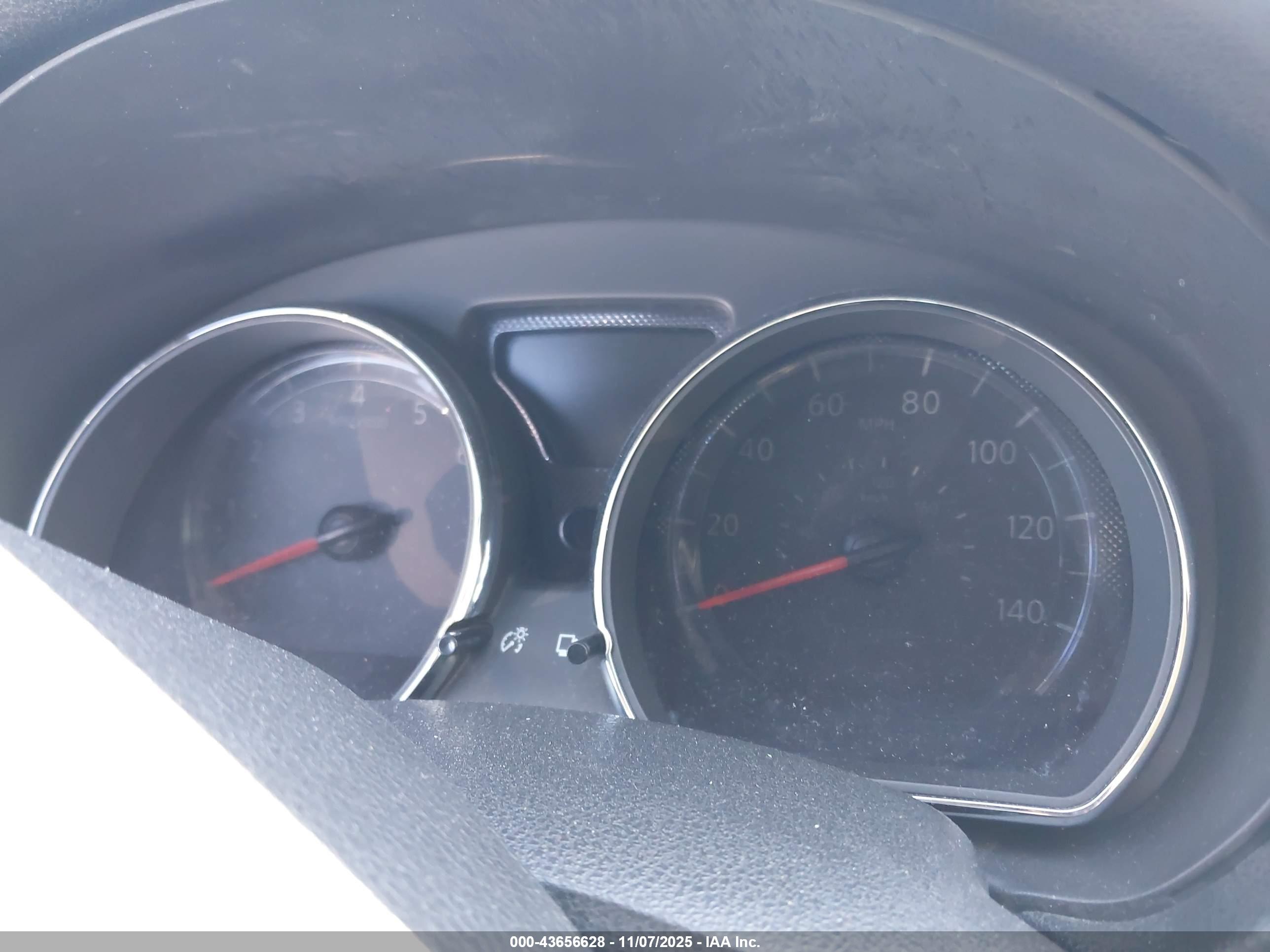 NISSAN VERSA image 7