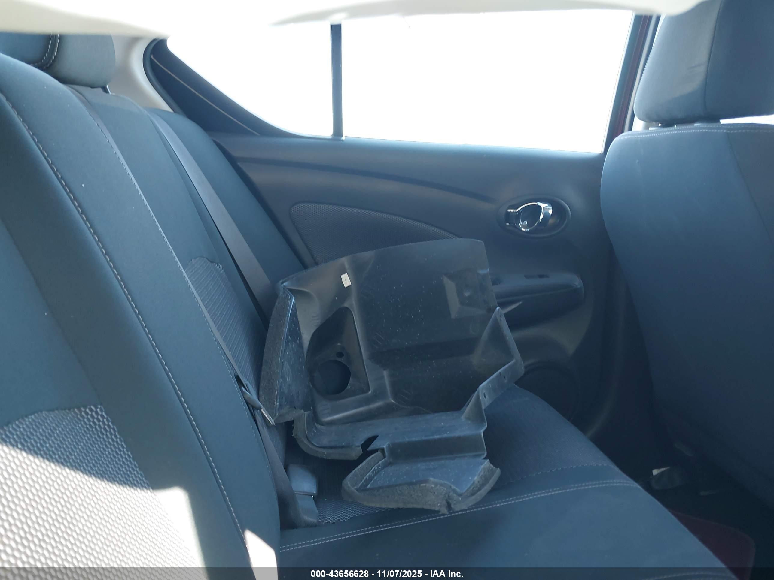 NISSAN VERSA image 8