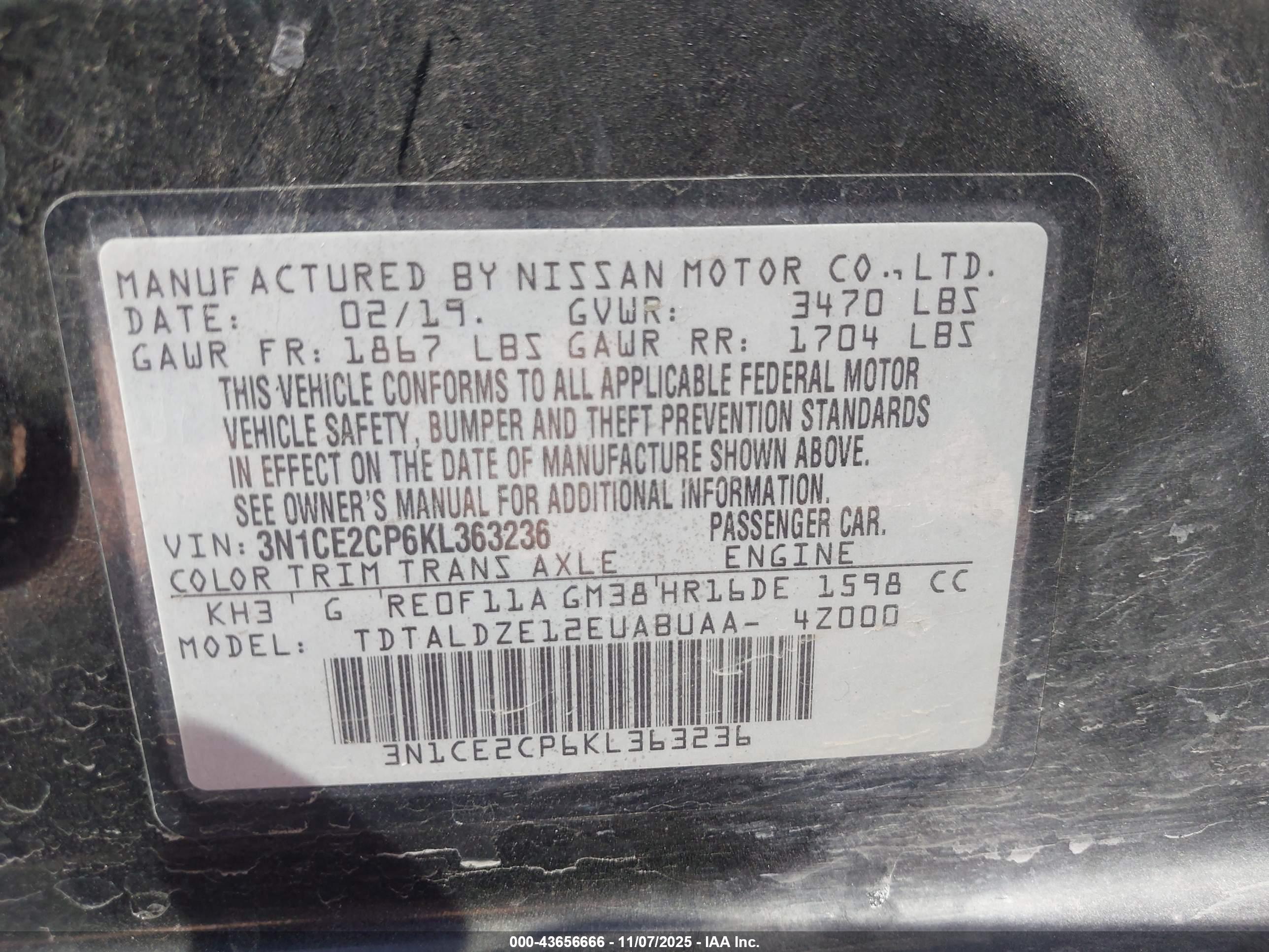 NISSAN VERSA image 9