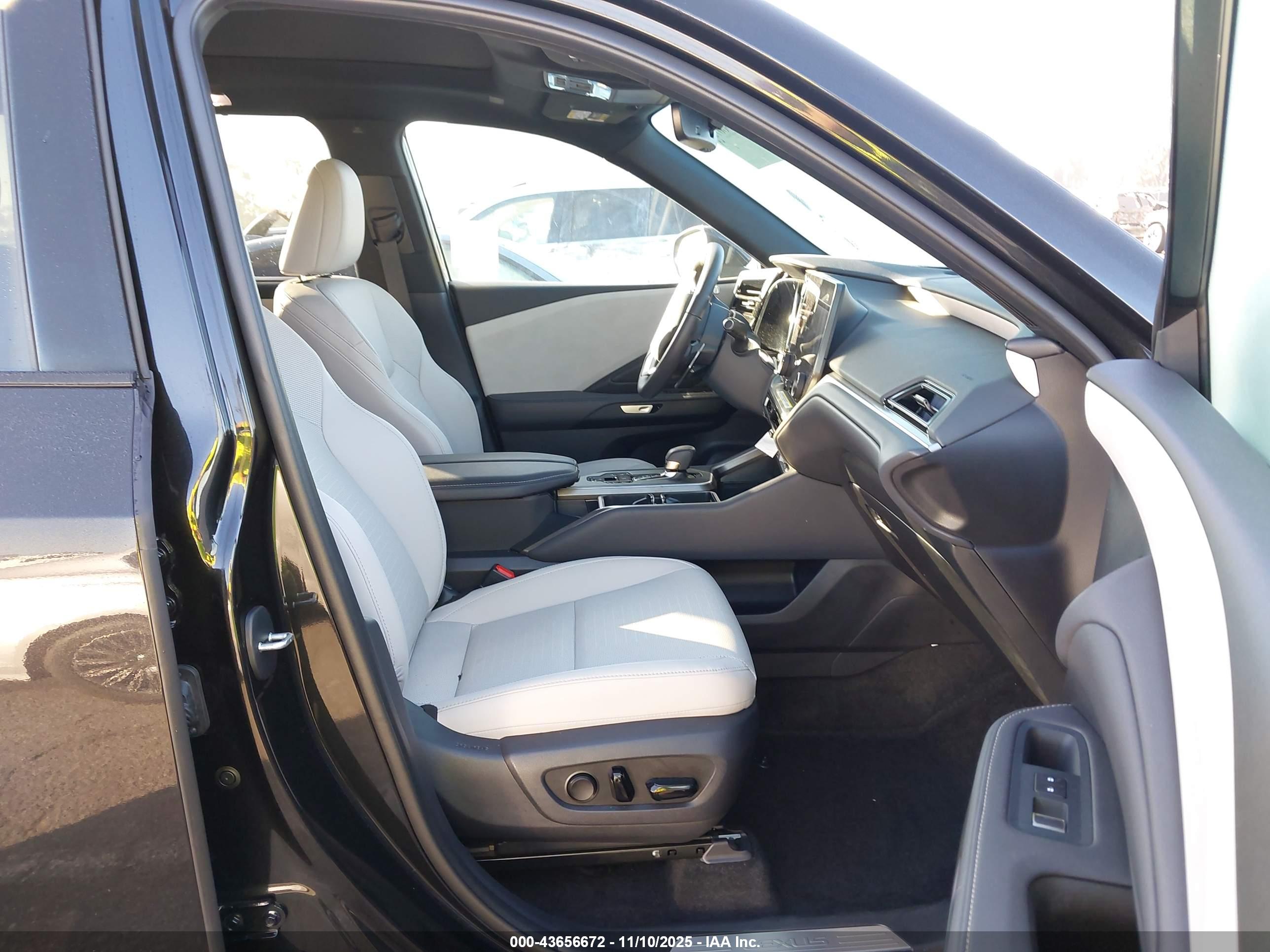 LEXUS TX image 5
