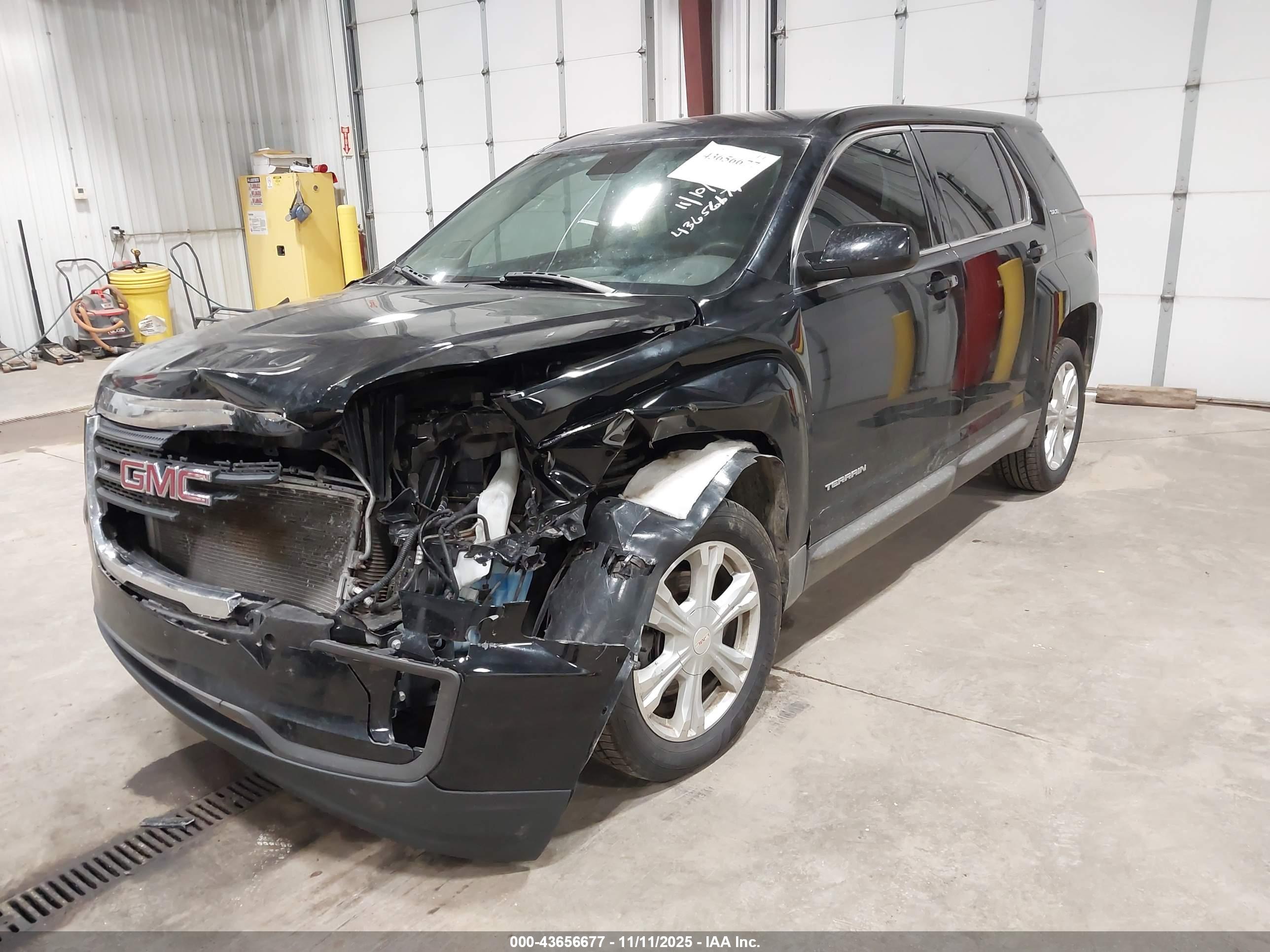 GMC TERRAIN image 2