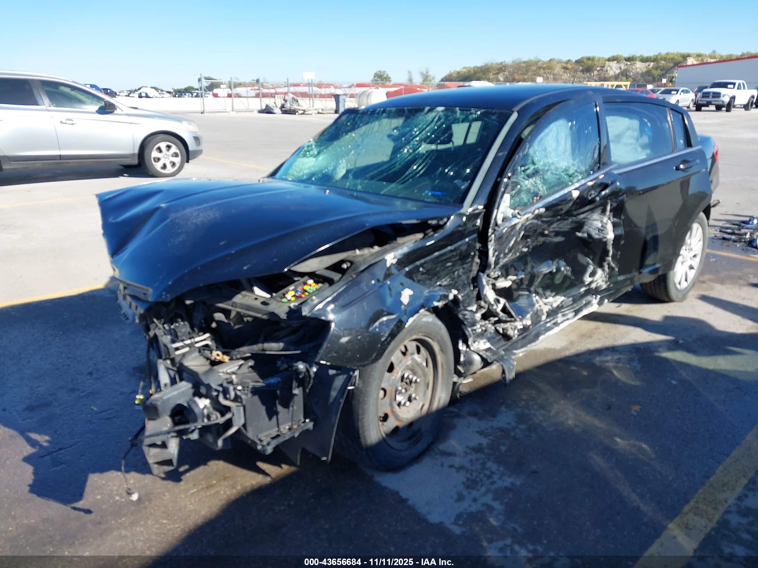 CHRYSLER 200 image 2