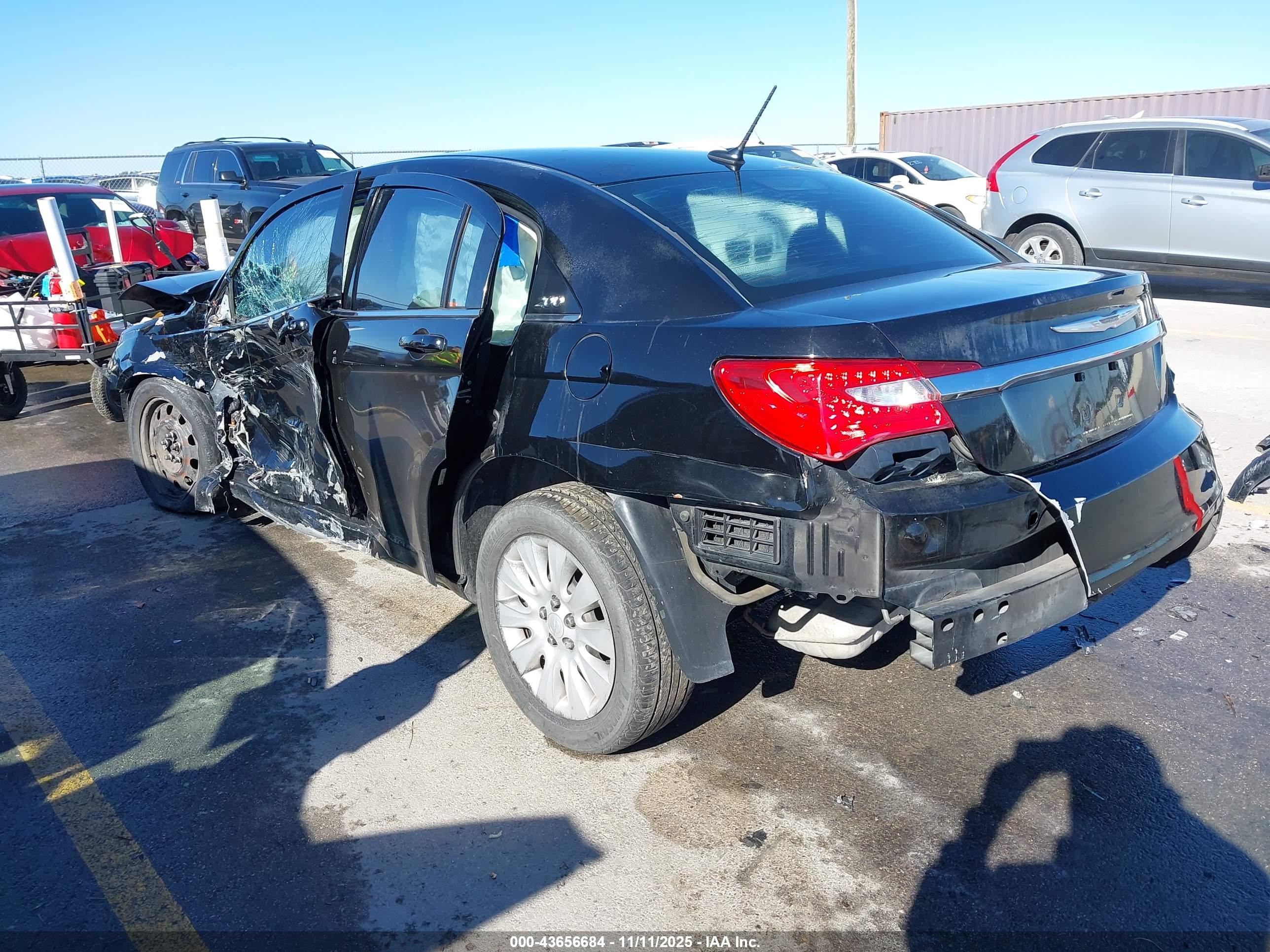 CHRYSLER 200 image 3