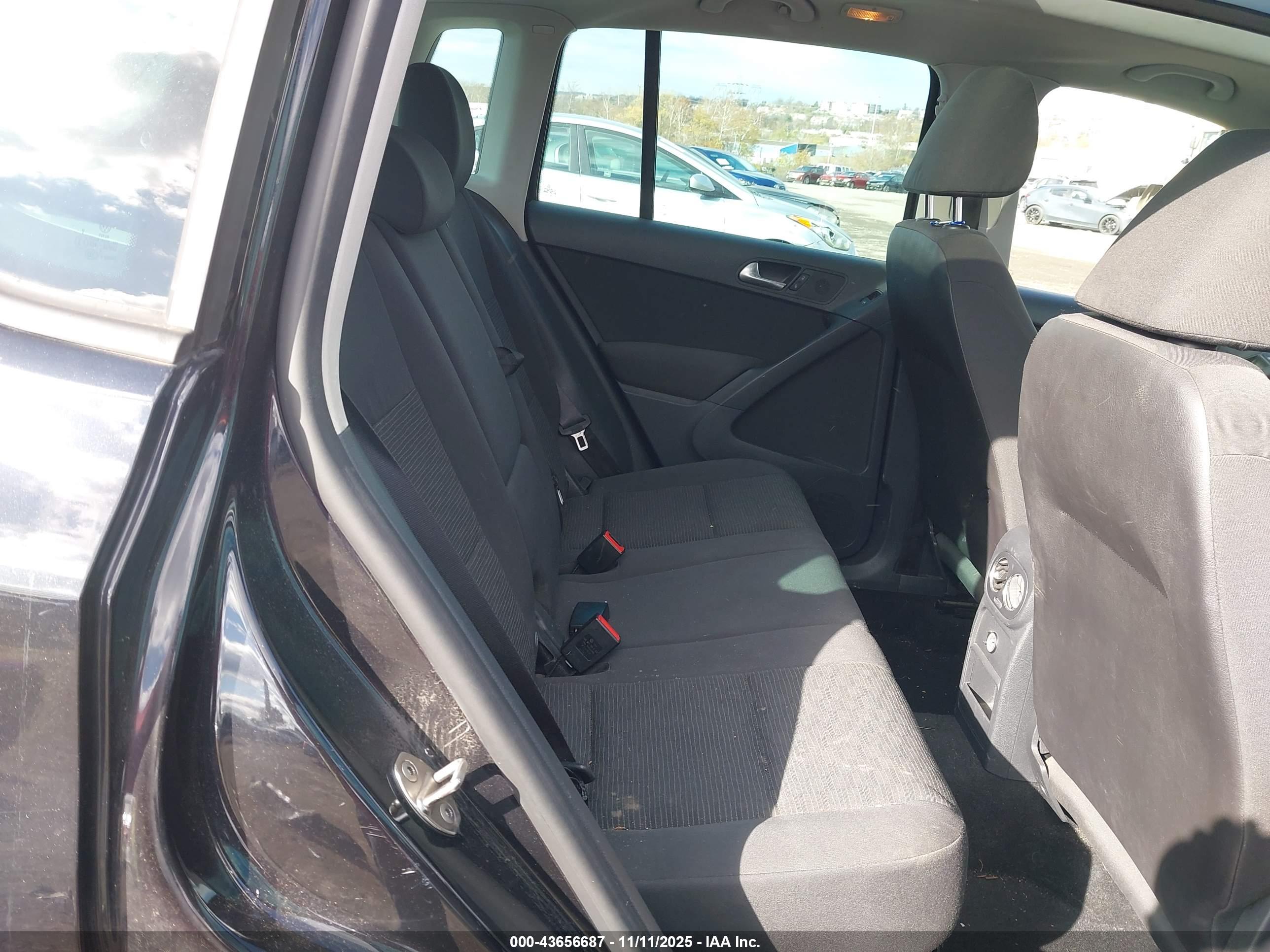 VOLKSWAGEN TIGUAN image 8