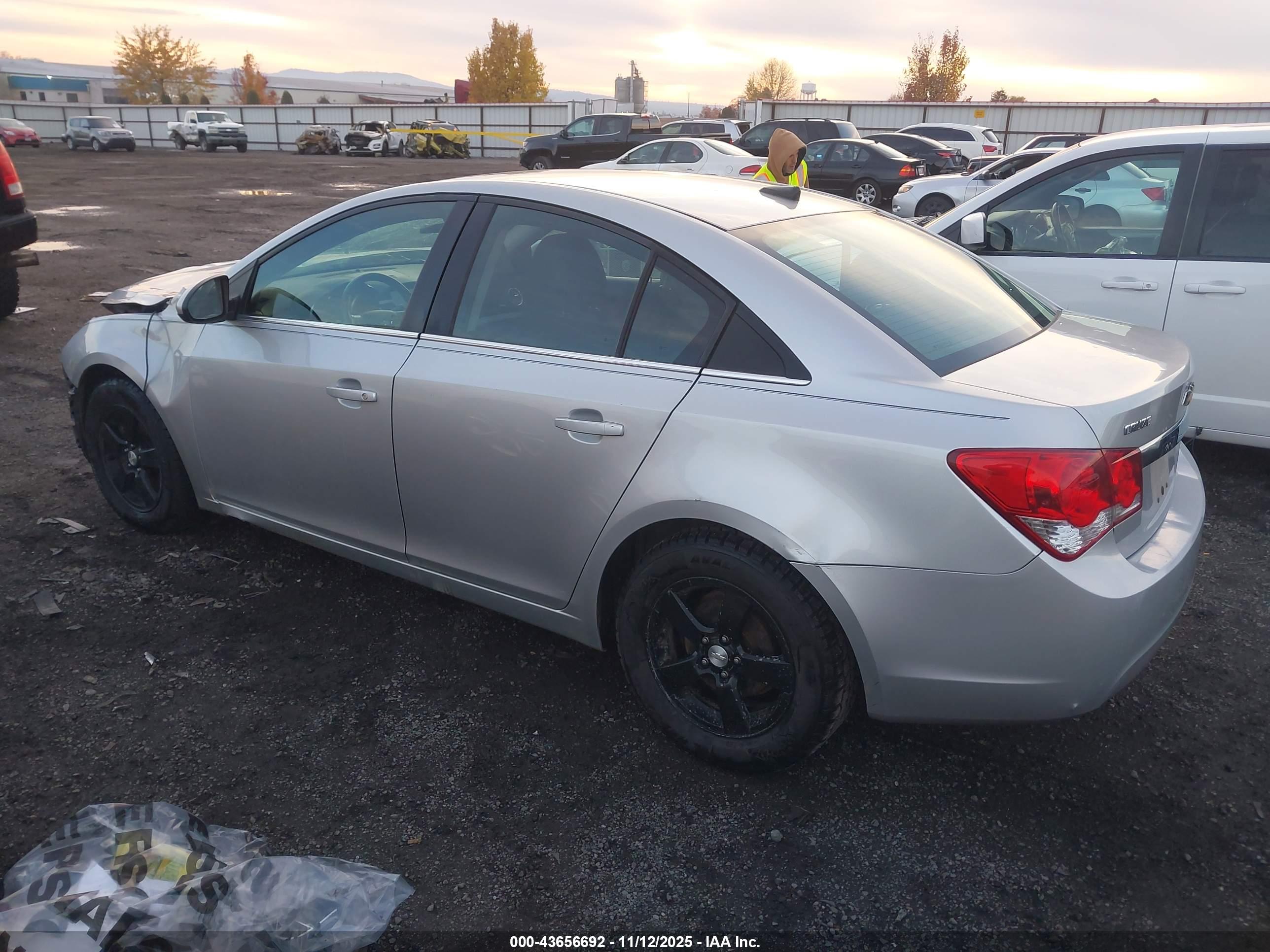 CHEVROLET CRUZE image 3