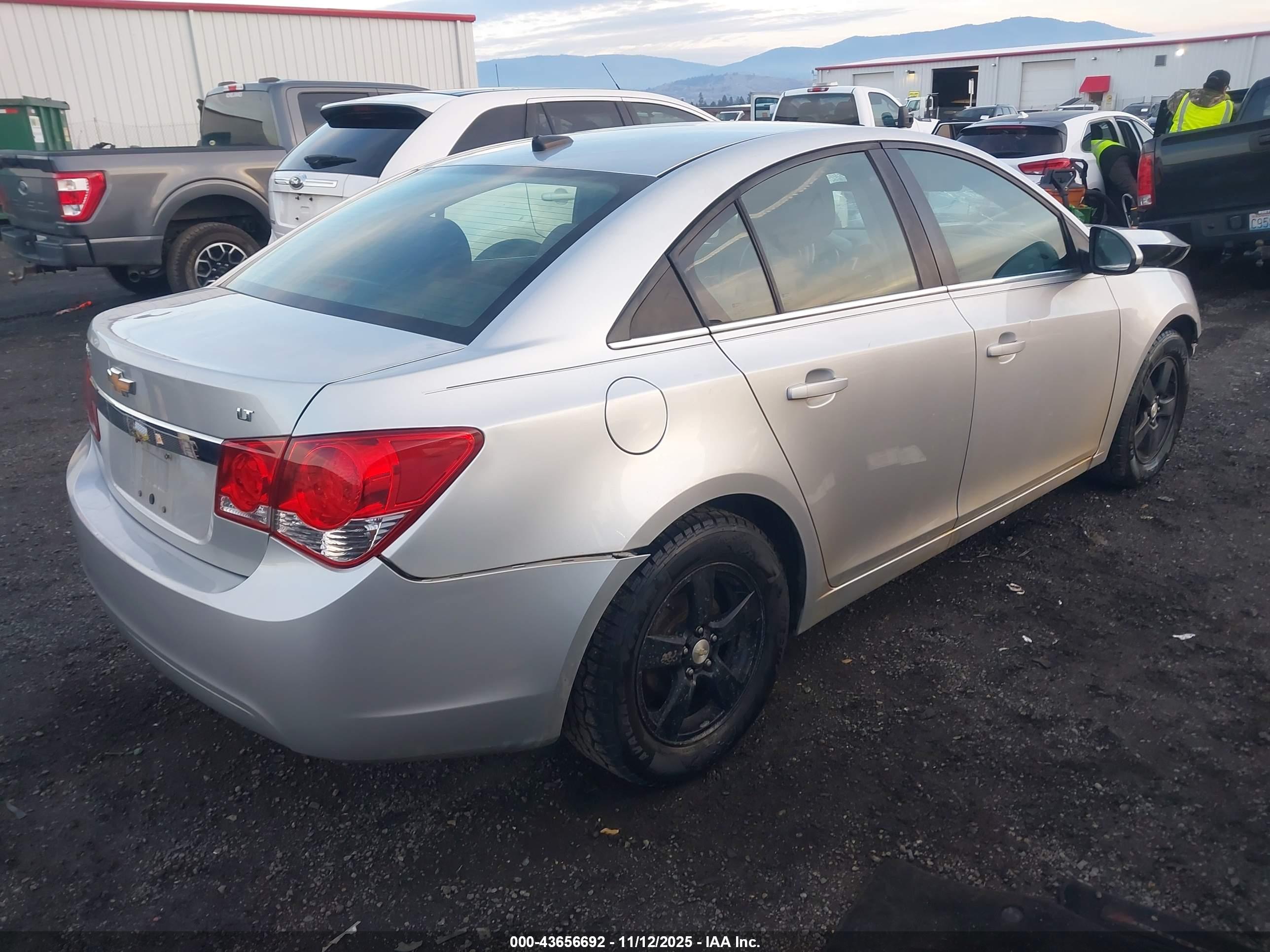 CHEVROLET CRUZE image 4