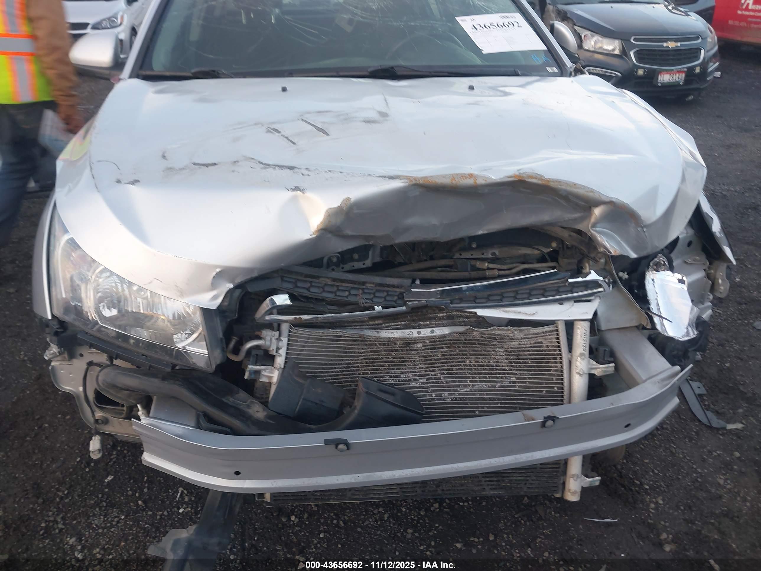 CHEVROLET CRUZE image 6