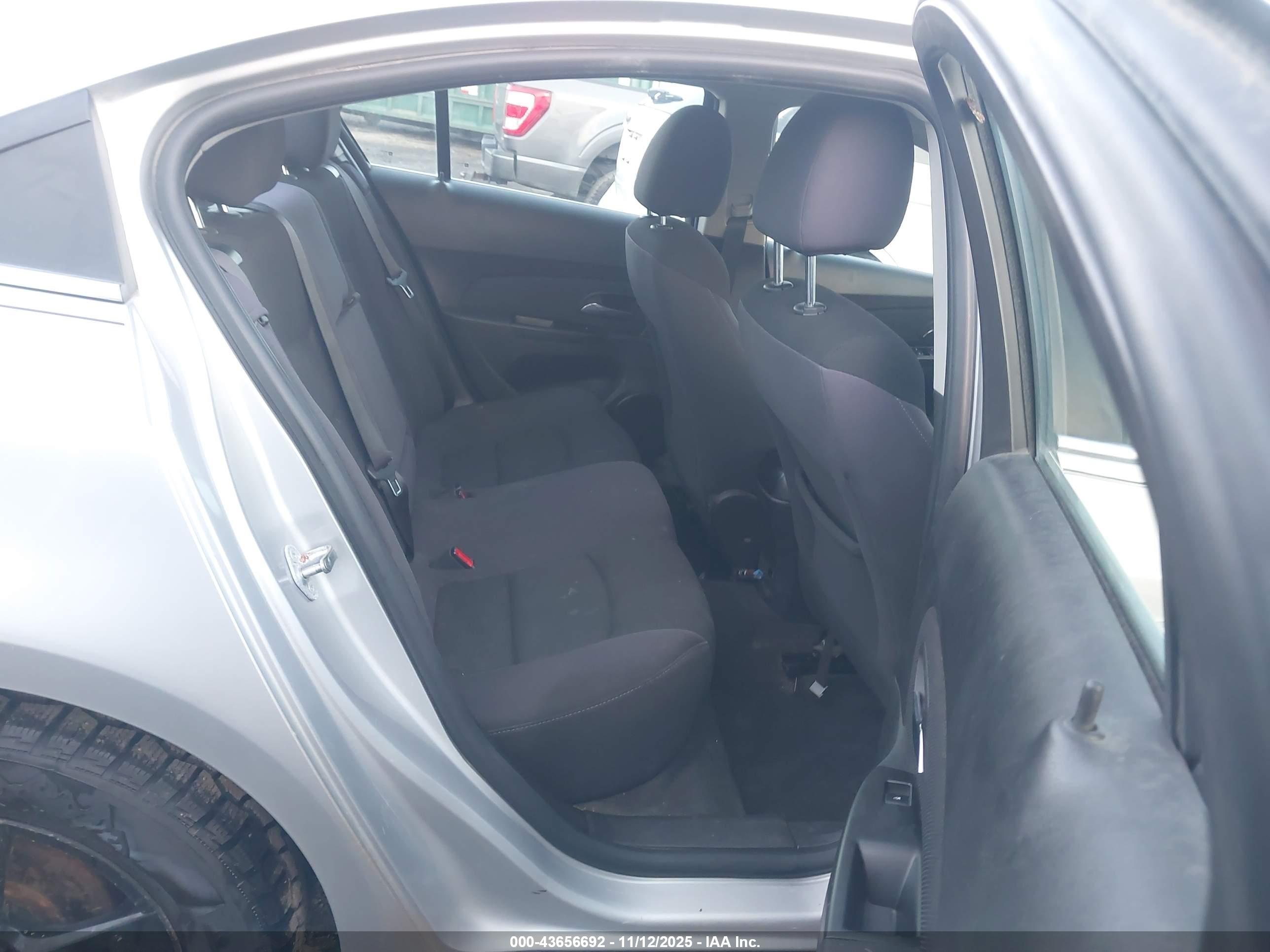 CHEVROLET CRUZE image 8