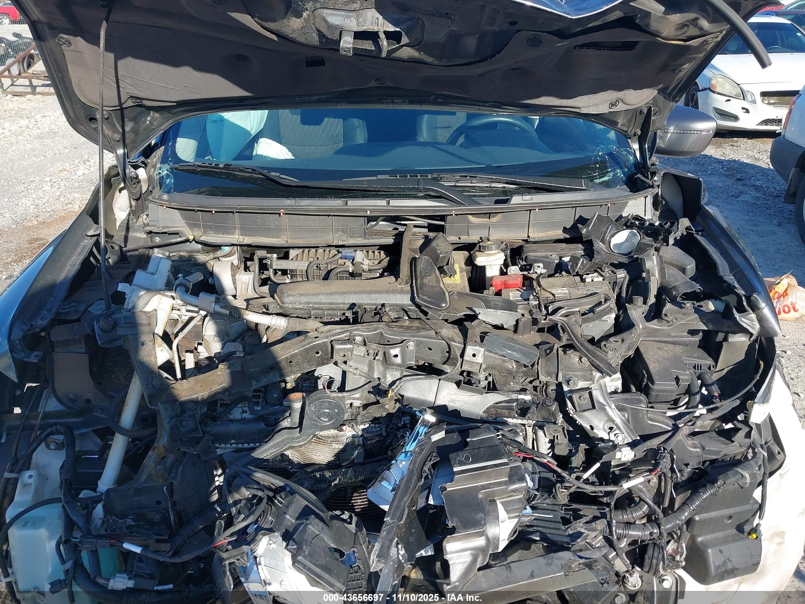 NISSAN ROGUE image 10