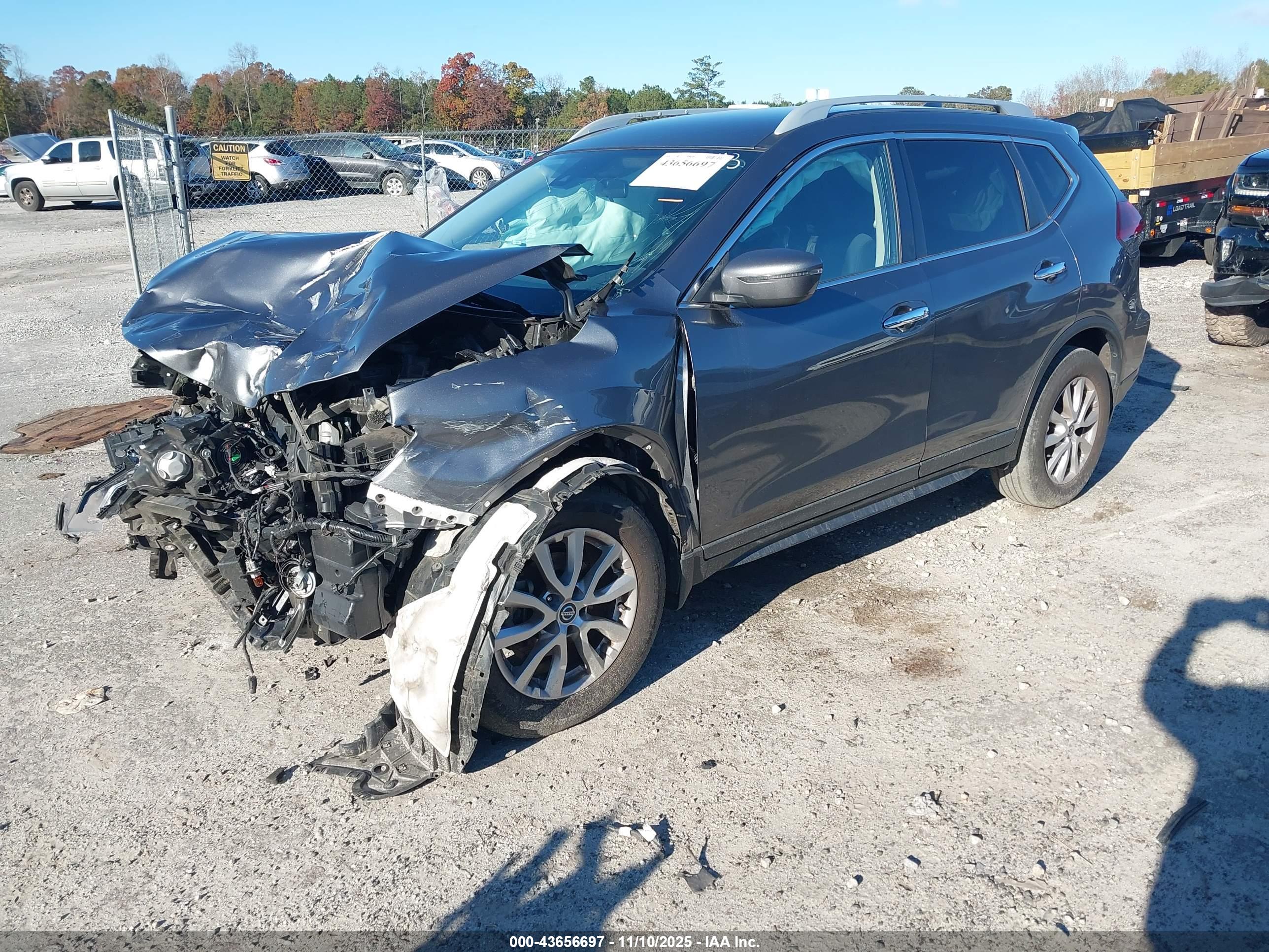NISSAN ROGUE image 2